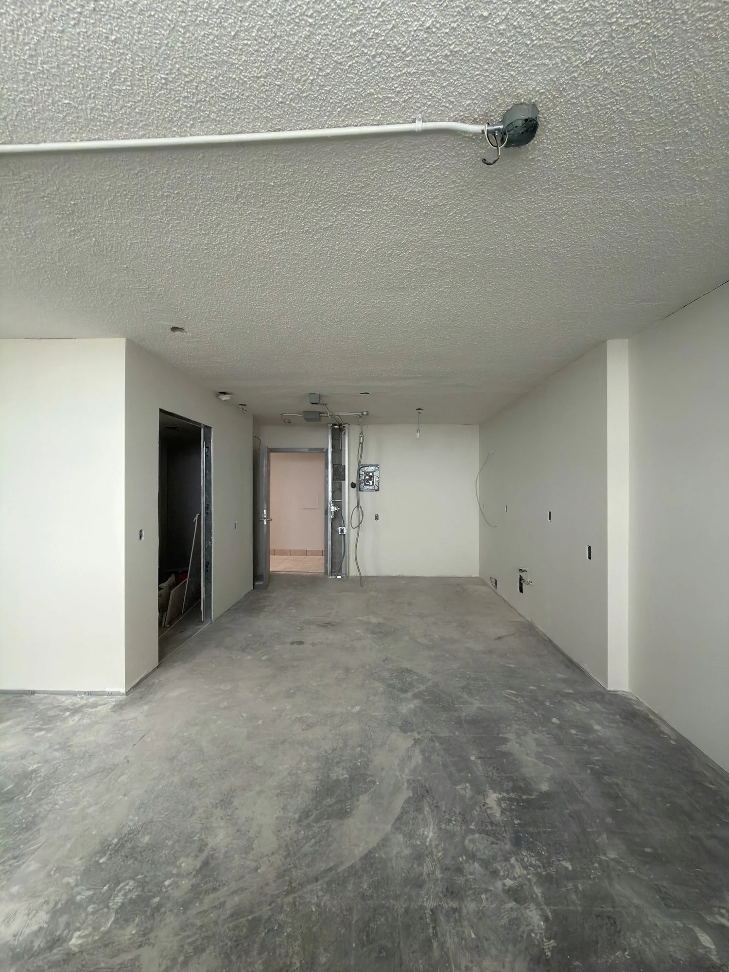 empty-apartment-adhesive-floor-before-vinyl-windsor-ontario-01.jpg