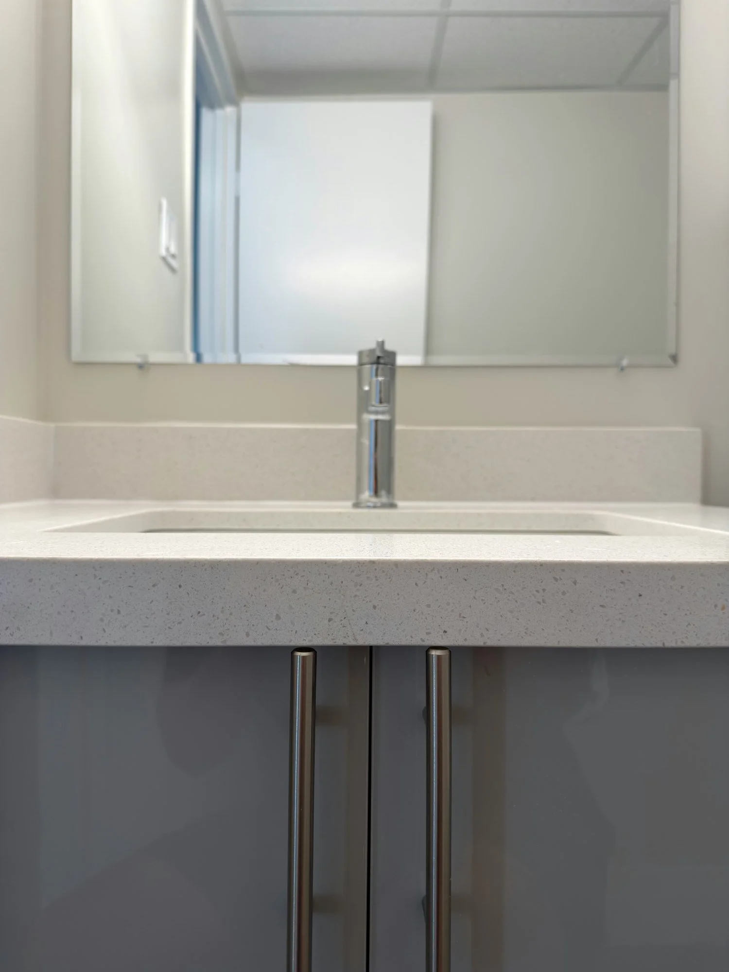 new-bathroom-vanity-quartz-top-mirror-london-ontario-01.jpg
