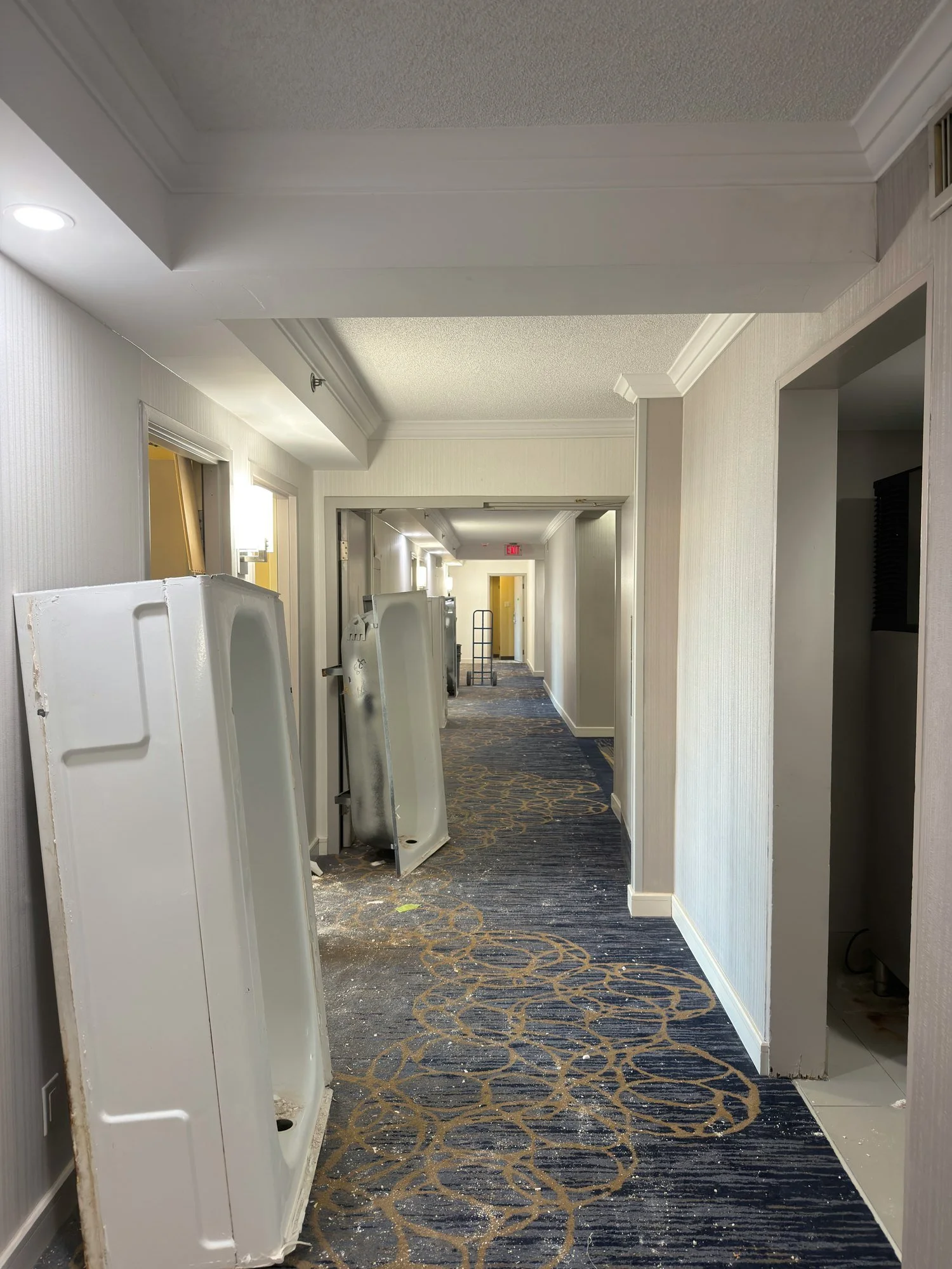 removed-bathtubs-staged-in-hallway-london-ontario-01.jpg