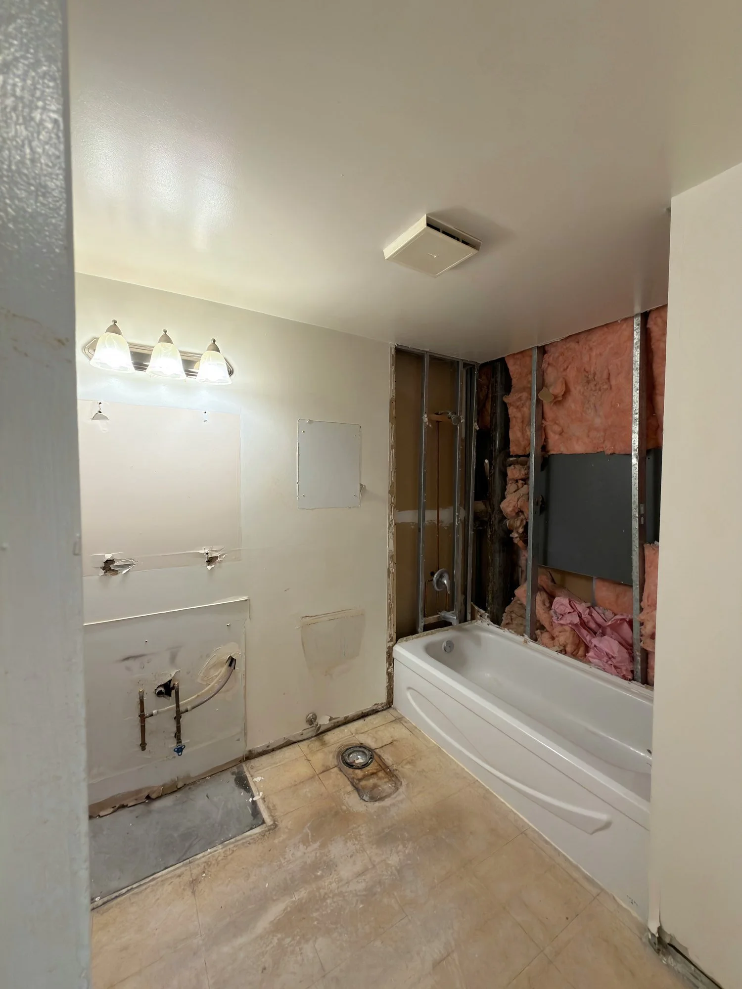 bathroom-demolition-tub-surround-wall-opened-st-thomas-ontario-01.jpg