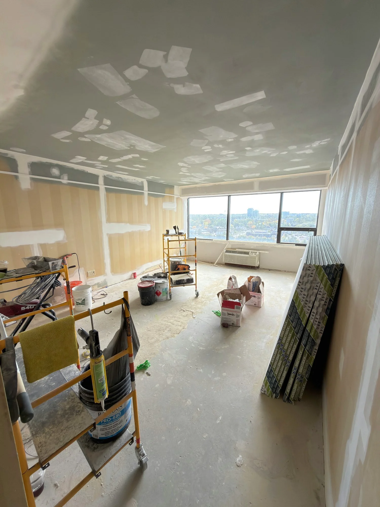 apartment-room-scaffolding-ceiling-patching-london-ontario-01.jpg