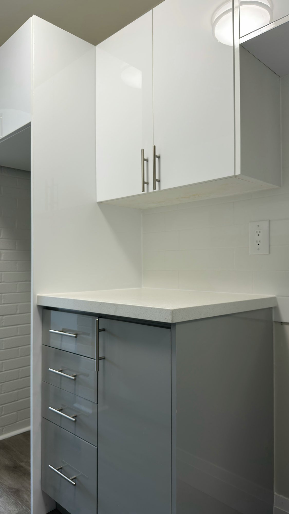 kitchen-corner-drawer-cabinet-white-uppers-london-ontario-01.jpg