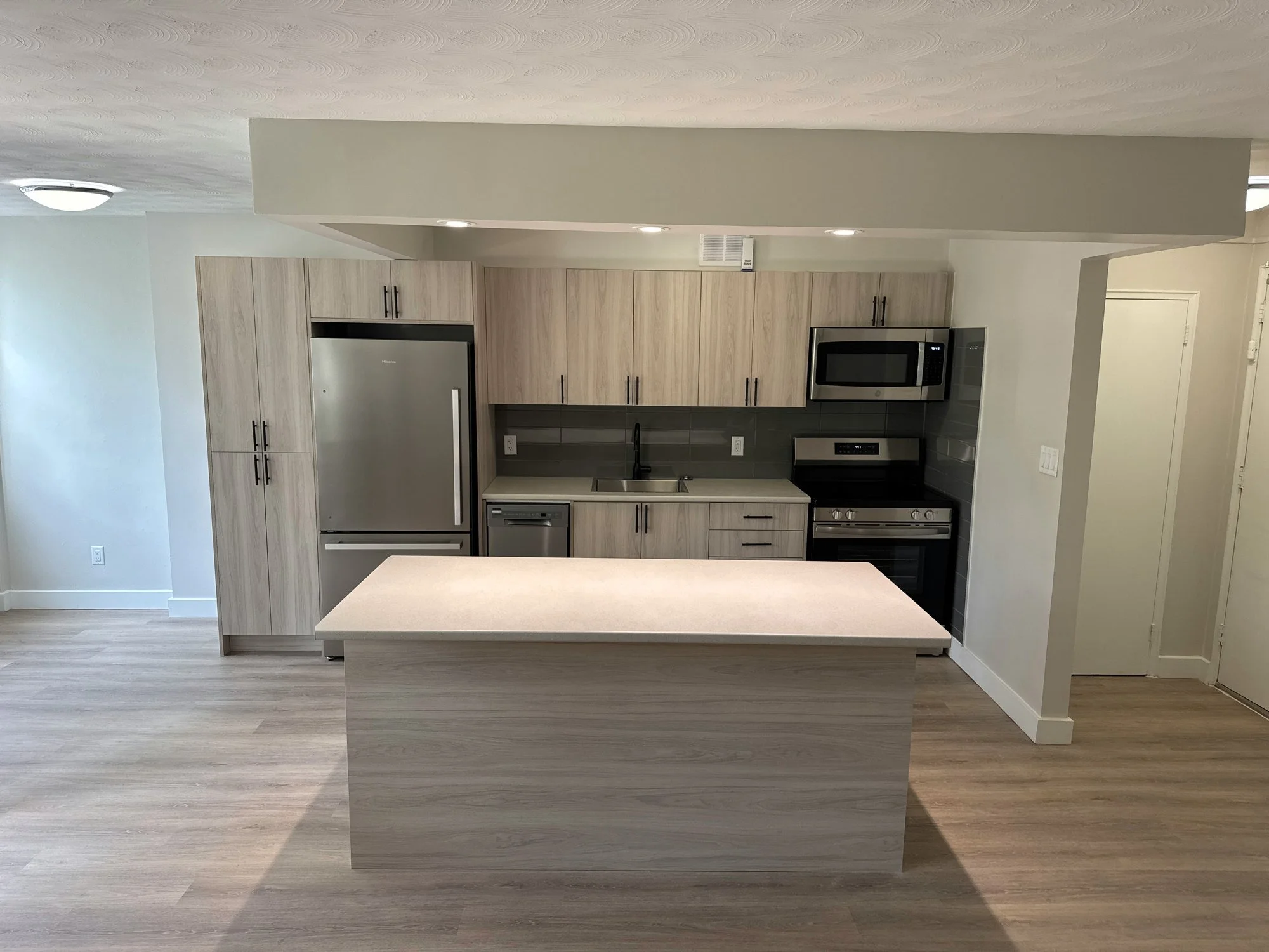 finished-kitchen-island-fridge-range-london-ontario-01.jpg