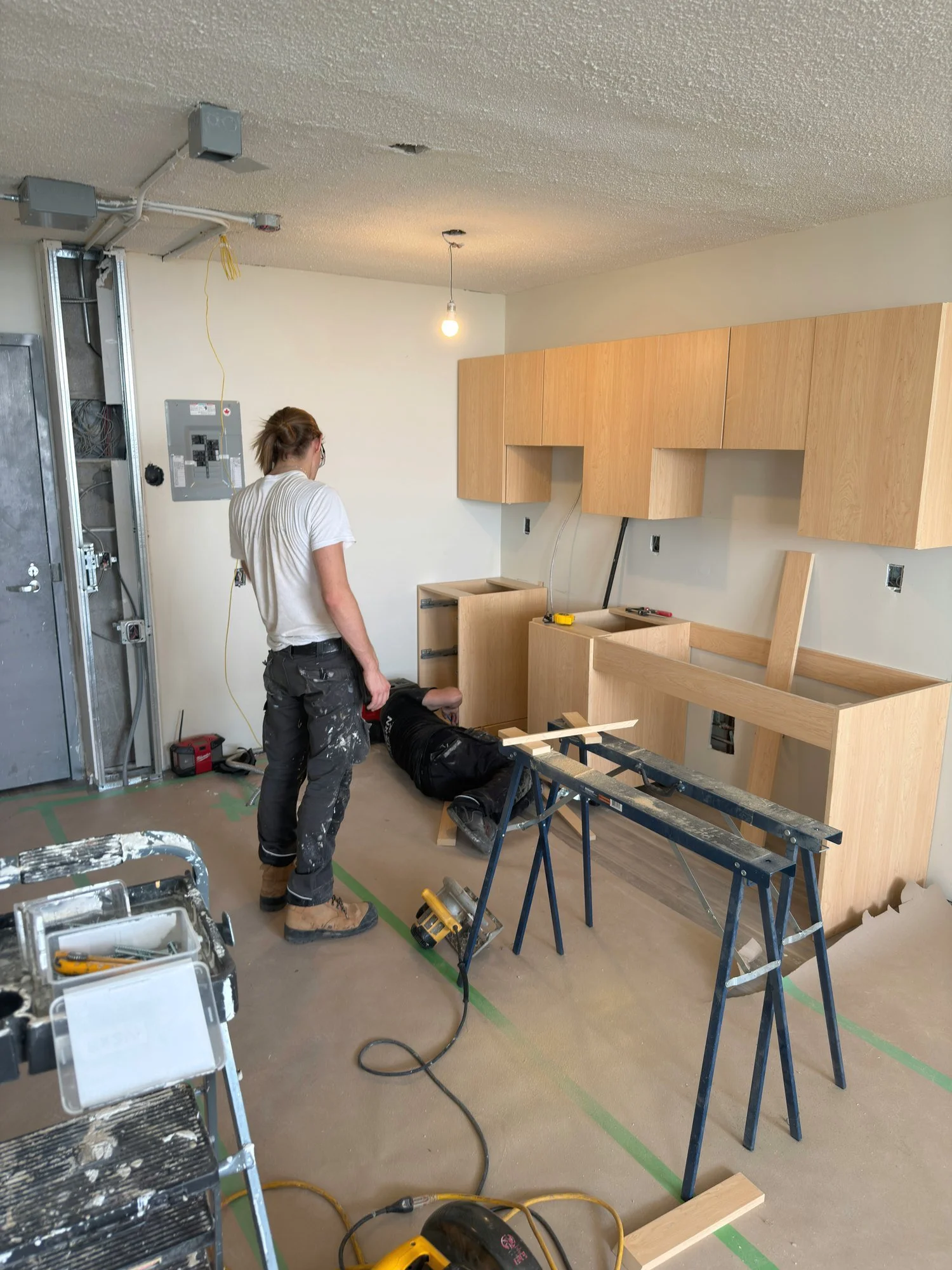 wood-kitchen-cabinets-installation-saw-horses-tools-windsor-ontario-01.jpg