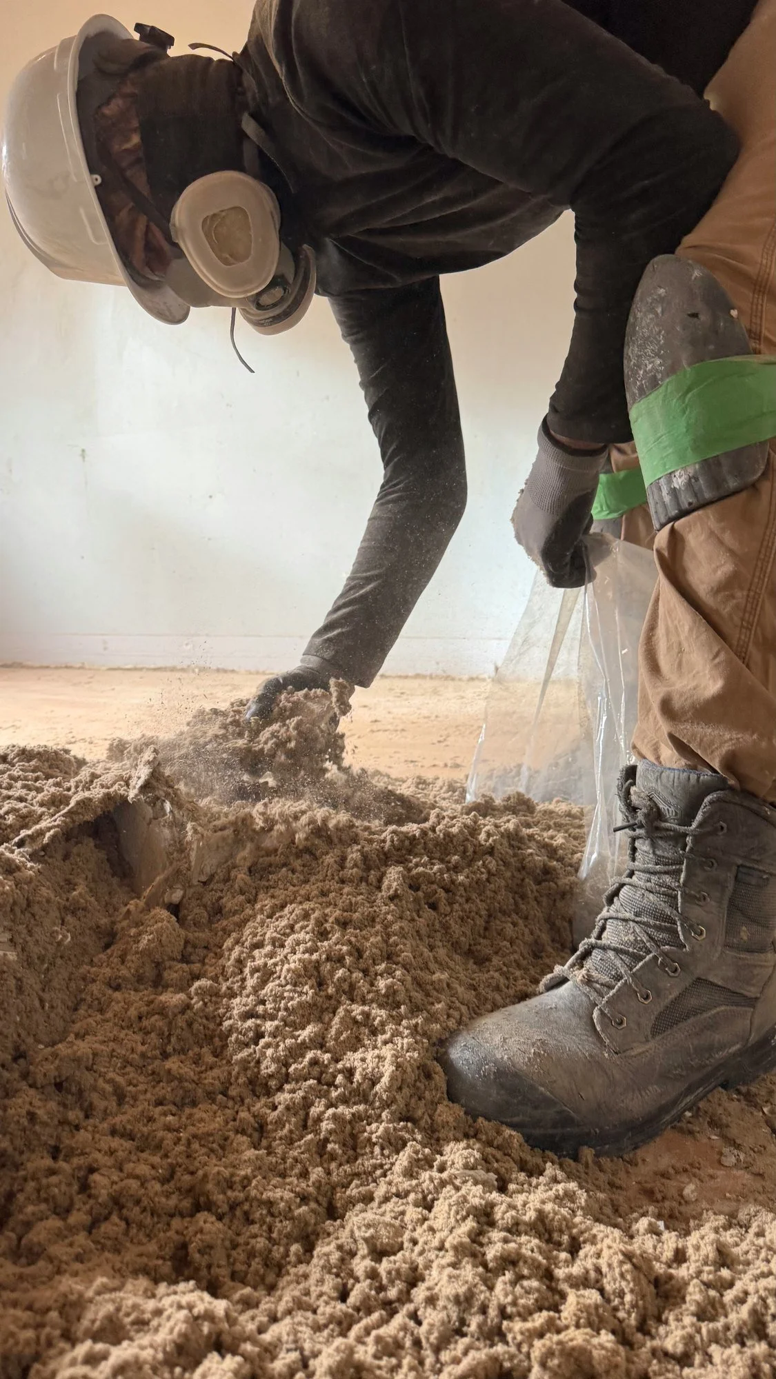 worker-respirator-insulation-removal-london-ontario-01.jpg