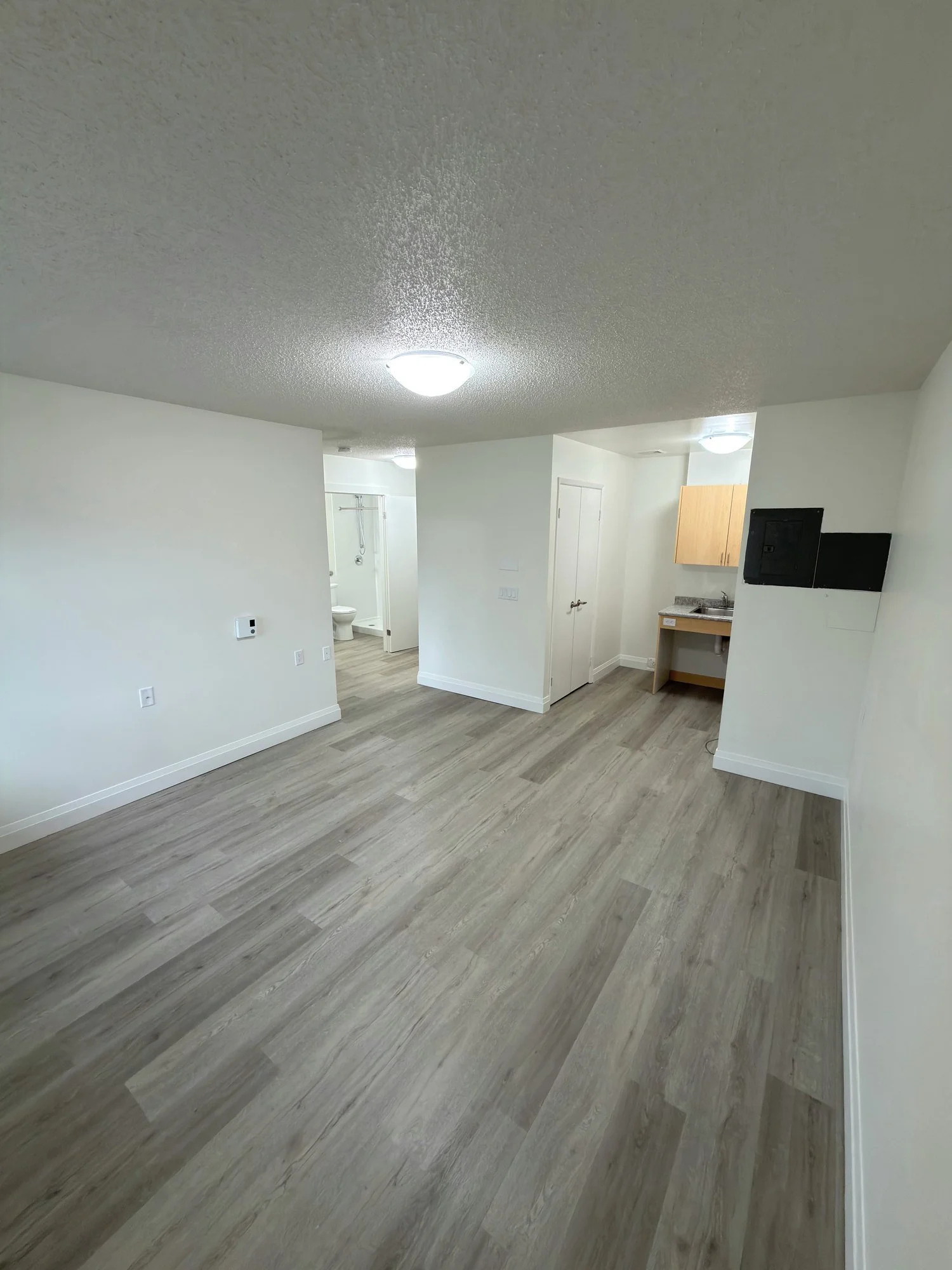 finished-unit-kitchenette-new-vinyl-plank-london-ontario-01.jpg