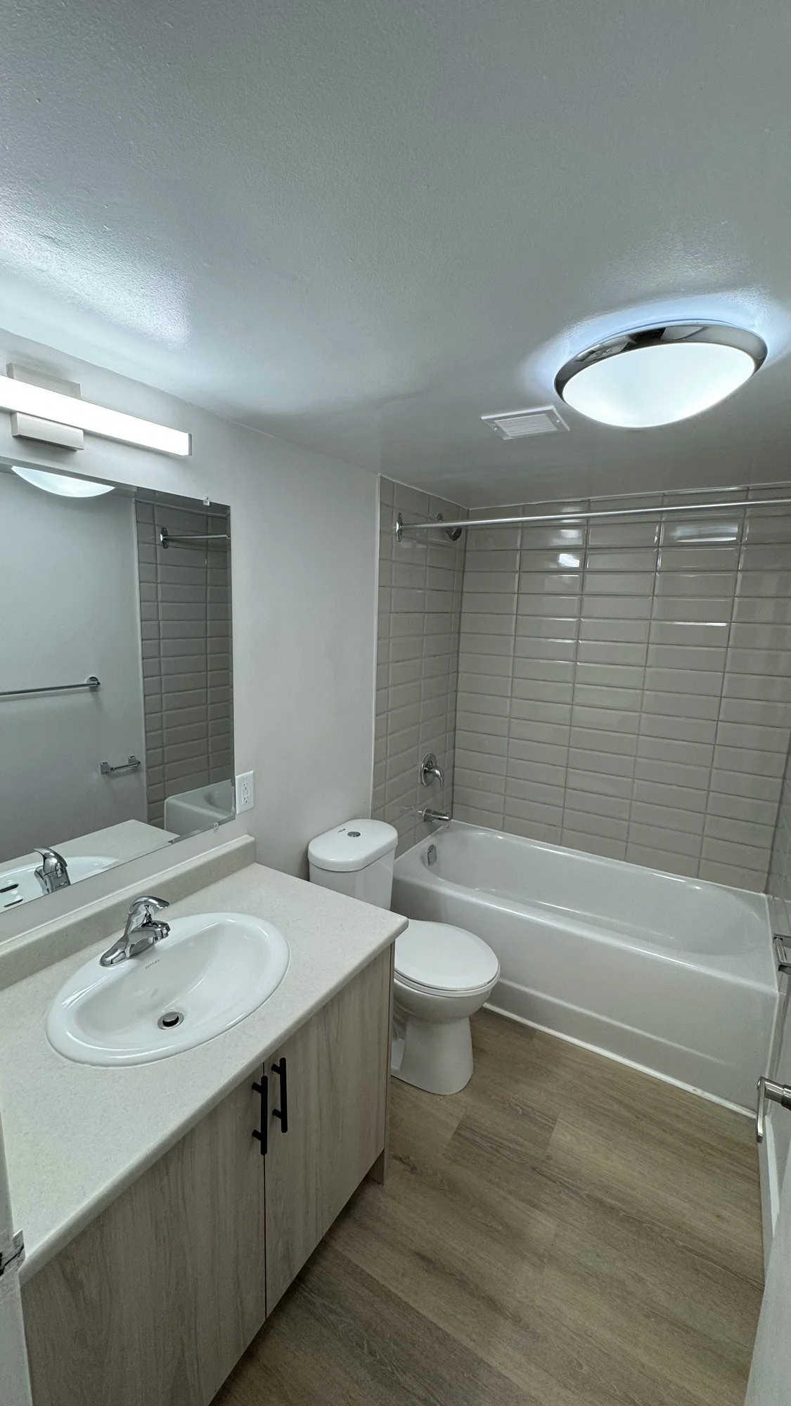 finished-bathroom-vanity-tub-tile-surround-london-ontario-01.jpg