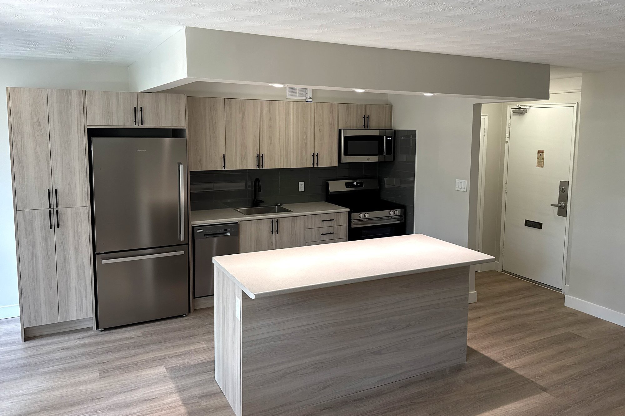 finished-kitchen-pantry-island-wide-london-ontario.jpg