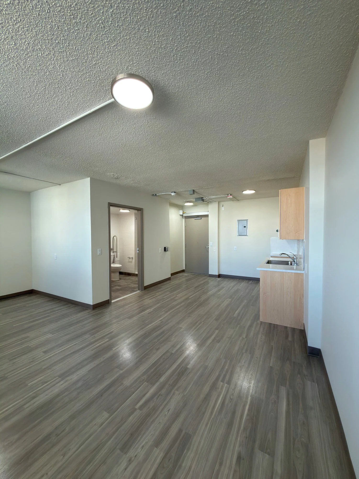 finished-apartment-unit-hallway-kitchen-vinyl-floor-windsor-ontario-01.jpg