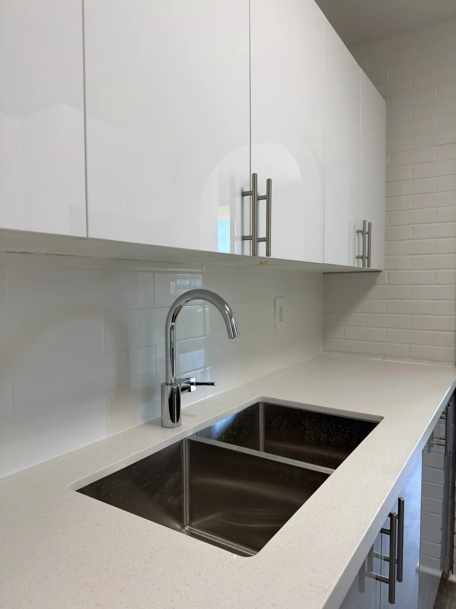 new-kitchen-double-sink-quartz-countertop-london-ontario-01.jpg