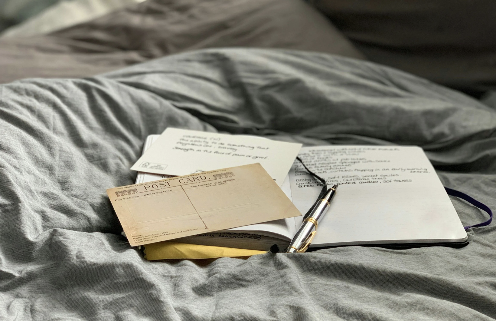 Quando i pensieri corrono: 4 esercizi di scrittura terapeutica da fare a casa