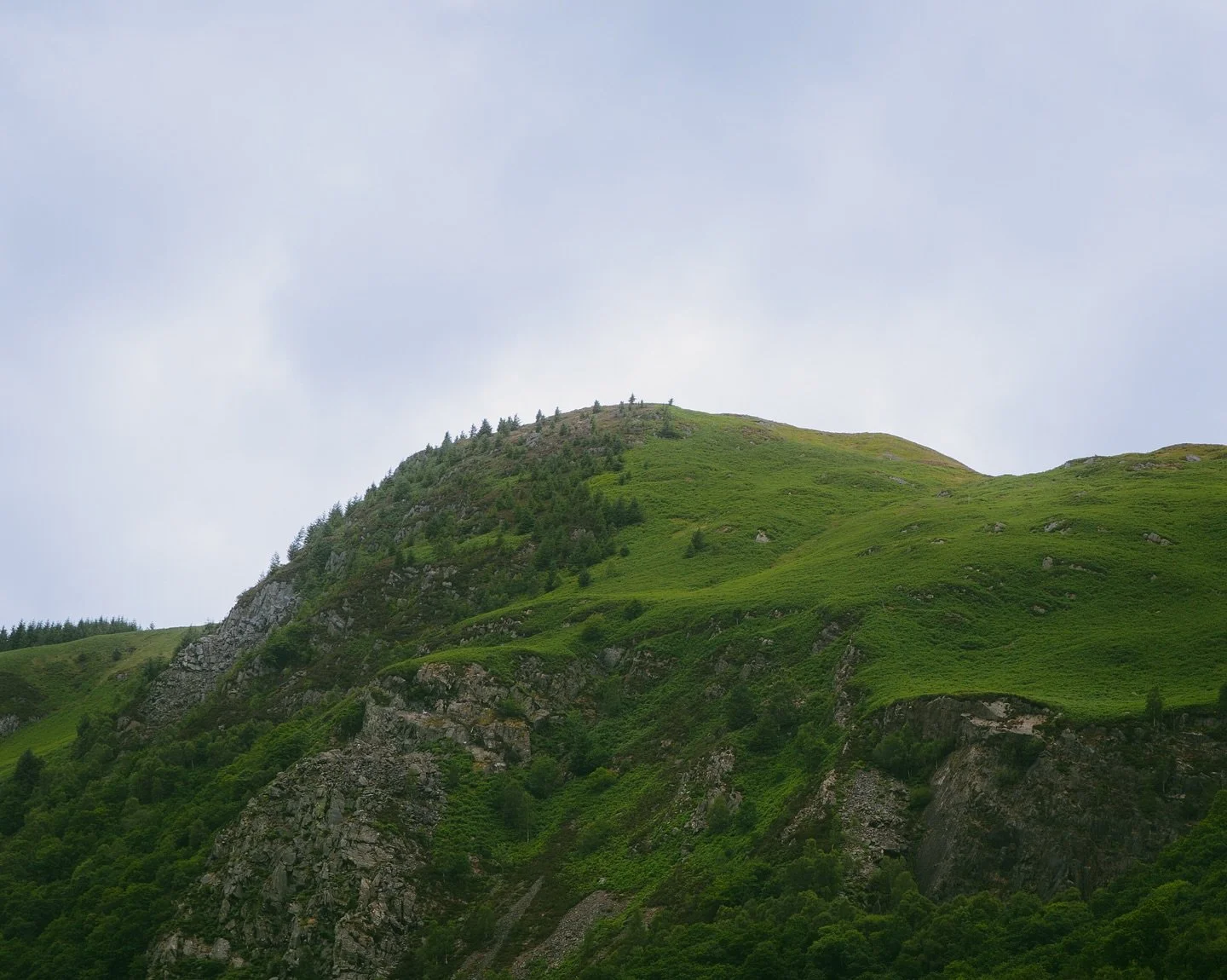 Scouting for light, lines, and distant stories.🌲🏡🏞️

.
#AberfoyleScotland #TrossachsViews #ScotlandScenes #MountainFrames #LandscapeFinds #ScottishHills #NatureOnFoot #CountrysideCaptures #ScottishPhotography #RuralScotland #ExploreAberfoyle #Phot