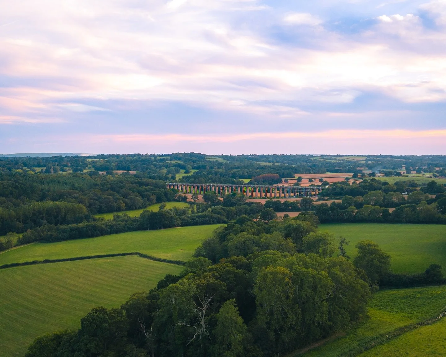 Sunset is the best filter.🌅🌁🚁

#OuseValleyViaduct #ArdinglyReservoir #SussexPhotography #DroneViews #SunsetDroneShots #ViaductPhotography #AerialLandscape #LandscapePhotographyUK #DroneCommunity #UKExplored #SussexLife #SunsetVibes #HiddenUK #Arch