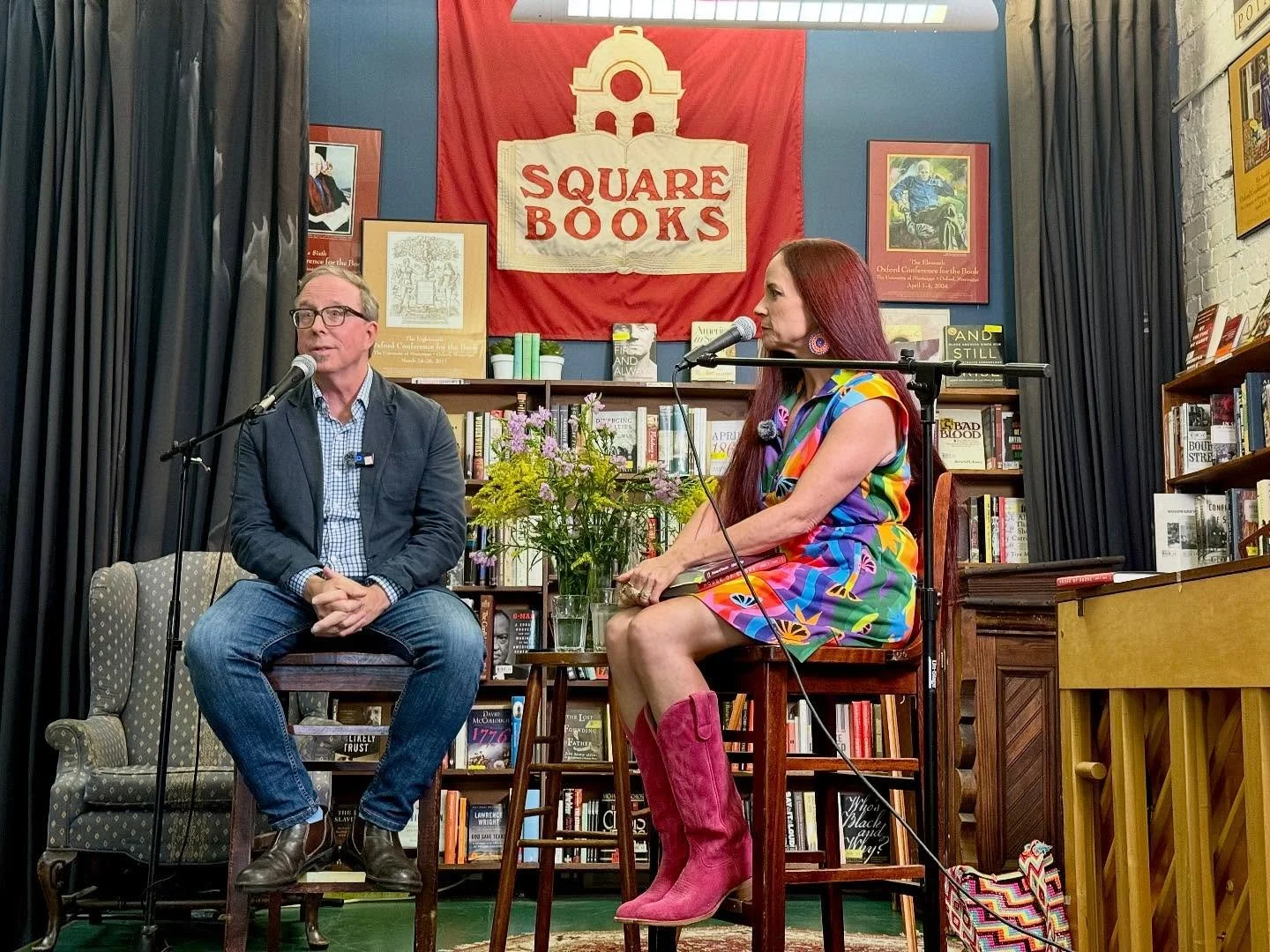 Thank you, Oxford, for coming out on pub day! The crowd piled into @offsquarebooks to celebrate @johntedge in  conversation with @bethannfennelly. It was a beautiful evening 🩷