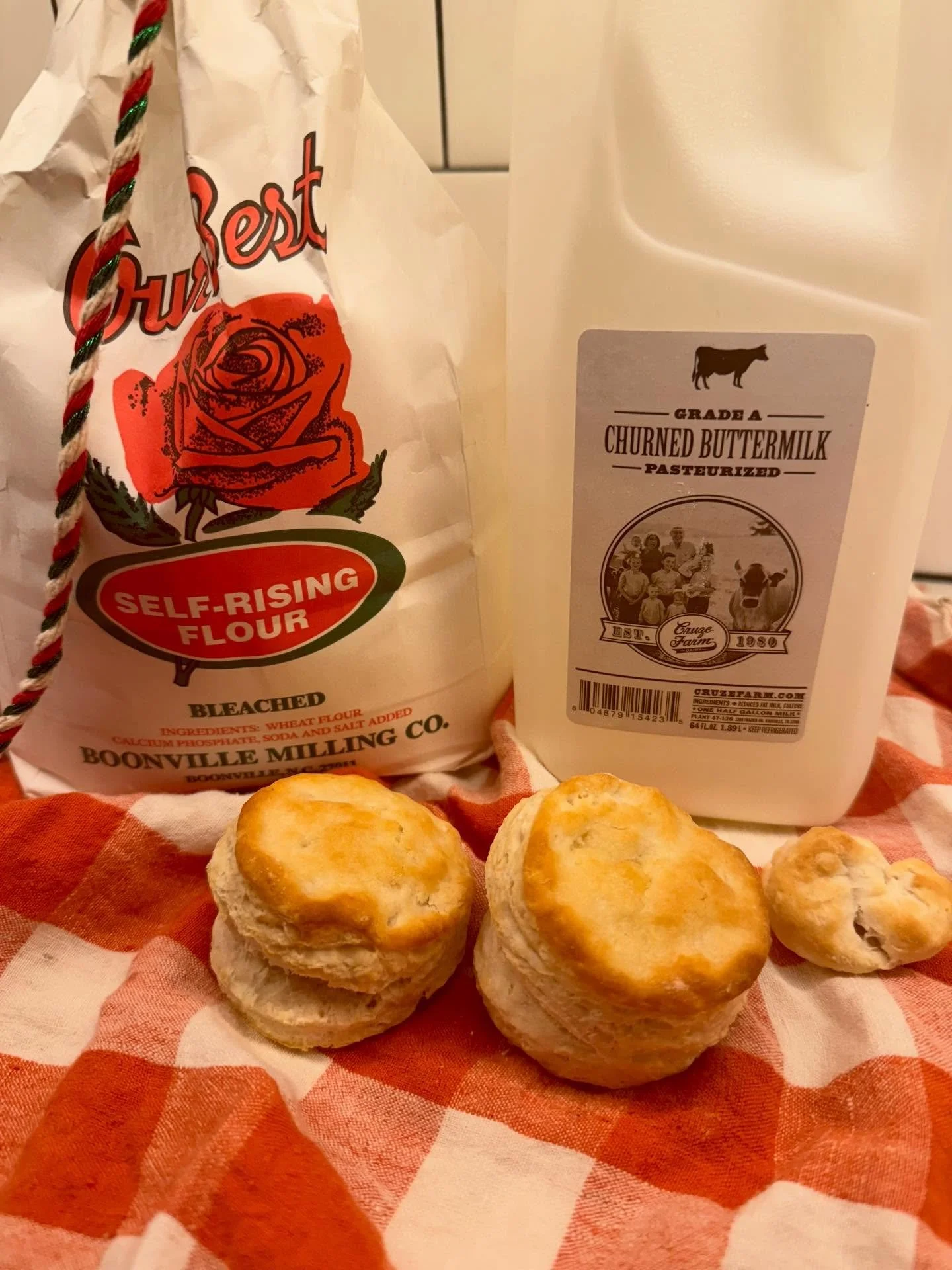 Y&rsquo;all know @bentonsbacon is great. Equally fantastic are @sharonfbenton biscuits. @chicorymarket, I wish we could get @cruzefarm buttermilk and Our Best self-rising flour and its pretty red rose. Mine look a little like Pac-Man biscuits, but we