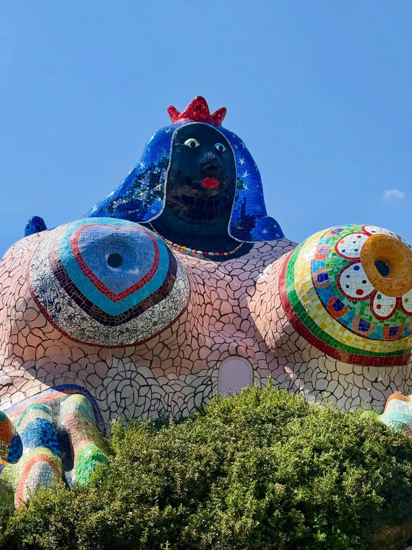 Our Mississippi backyard just got some inspiration, so South 11th street might soon get really weird. Nearly passed out at every turn in this magical place. @wilcogirl38 and I fell in love with Nikki de Saint Phalle&rsquo;s sculptures decades ago. Th