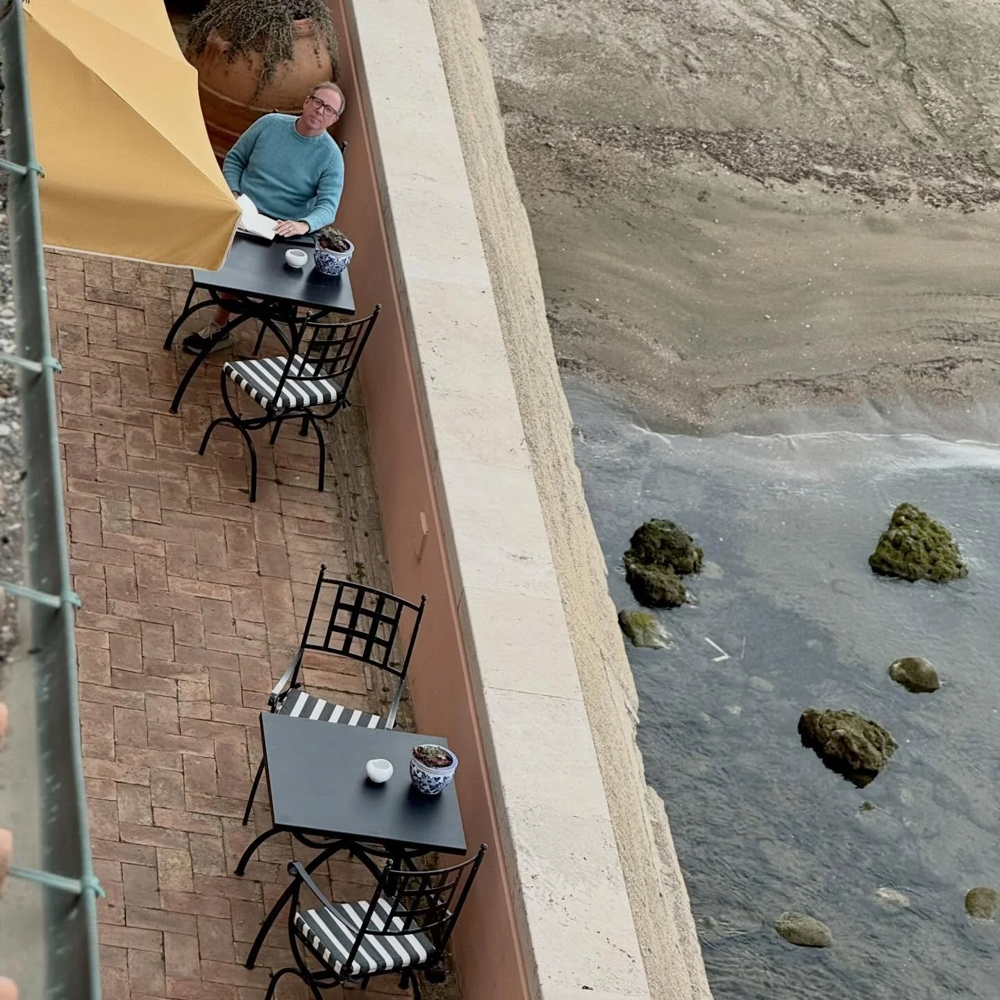 Thank you, @brooksreitz for the @lapostavecchiahotel recommendation. J. Paul Getty&rsquo;s sea-side house offers everything @johntedge and I love for time-travel vacations, but I&rsquo;m still waiting for the kitchen to put J. Paul Spaghetti on the b