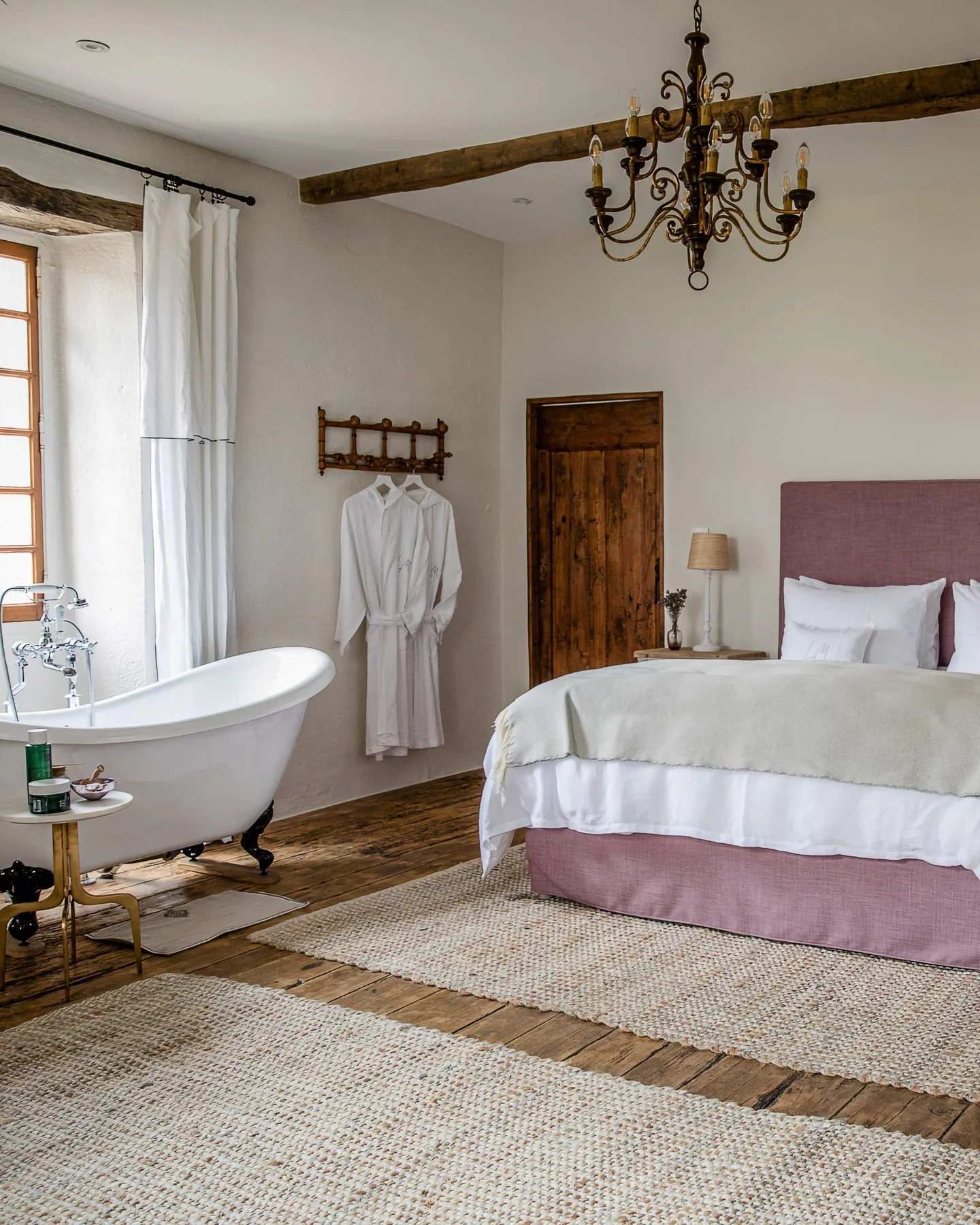 "I have never felt so relaxed on vacation."

The Harrison Family came for a week and left with memories they'll carry forever. Pottery classes, biking tours, farmers markets, river kayaking, every moment curated, every detail considered.

T