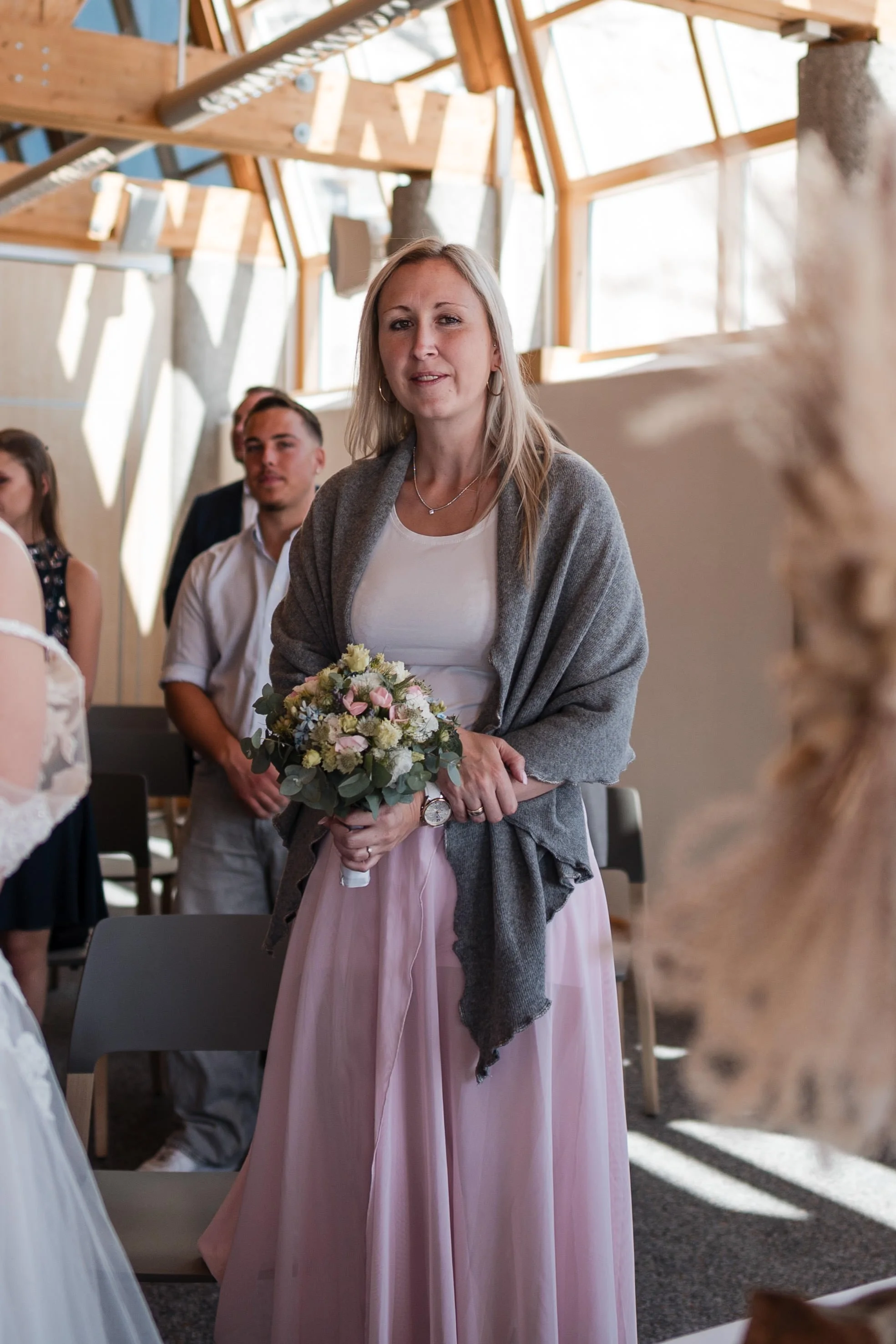 Brautpaar bei der standesamtlichen Trauung auf der Zugspitze