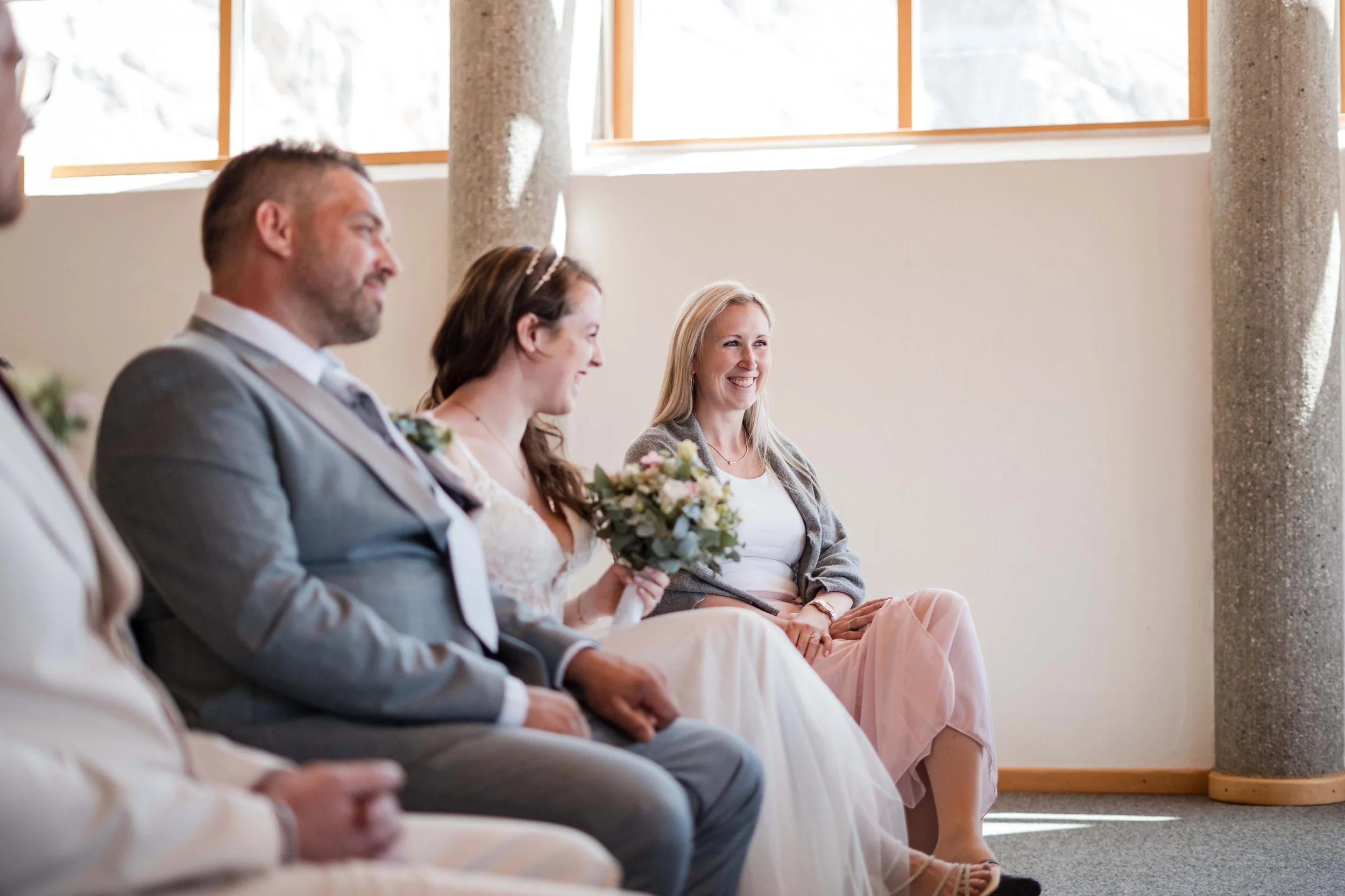Brautpaar bei der standesamtlichen Trauung auf der Zugspitze