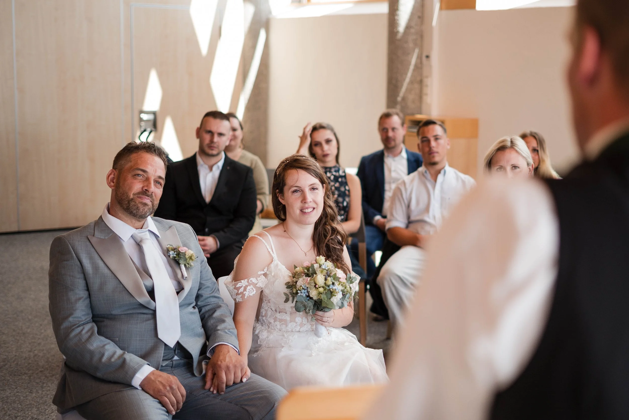 Brautpaar bei der standesamtlichen Trauung auf der Zugspitze