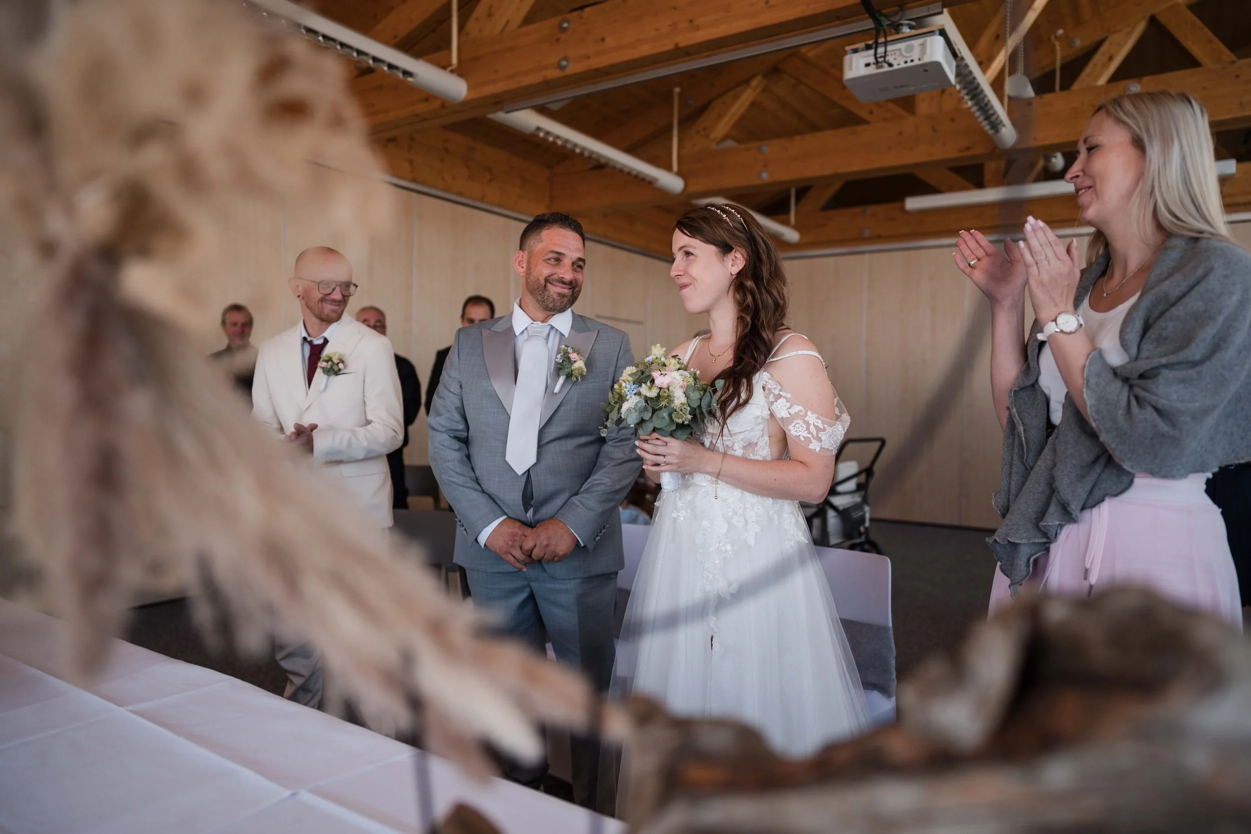 Brautpaar bei der standesamtlichen Trauung auf der Zugspitze