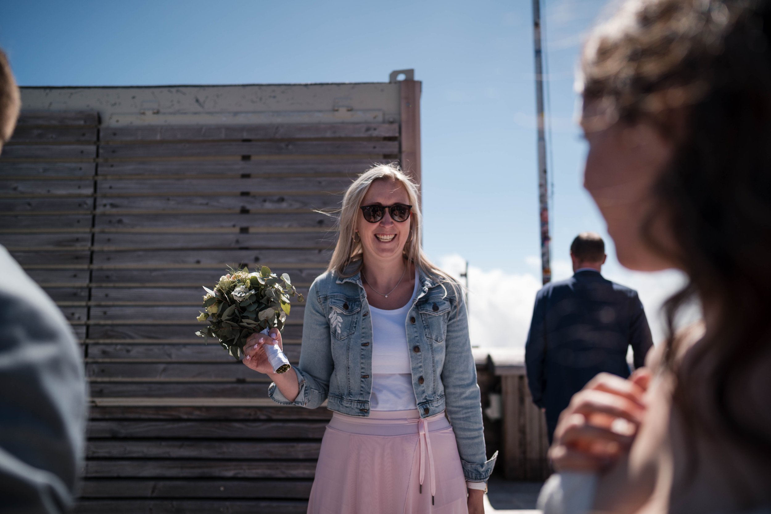 Brautpaar bei der standesamtlichen Trauung auf der Zugspitze