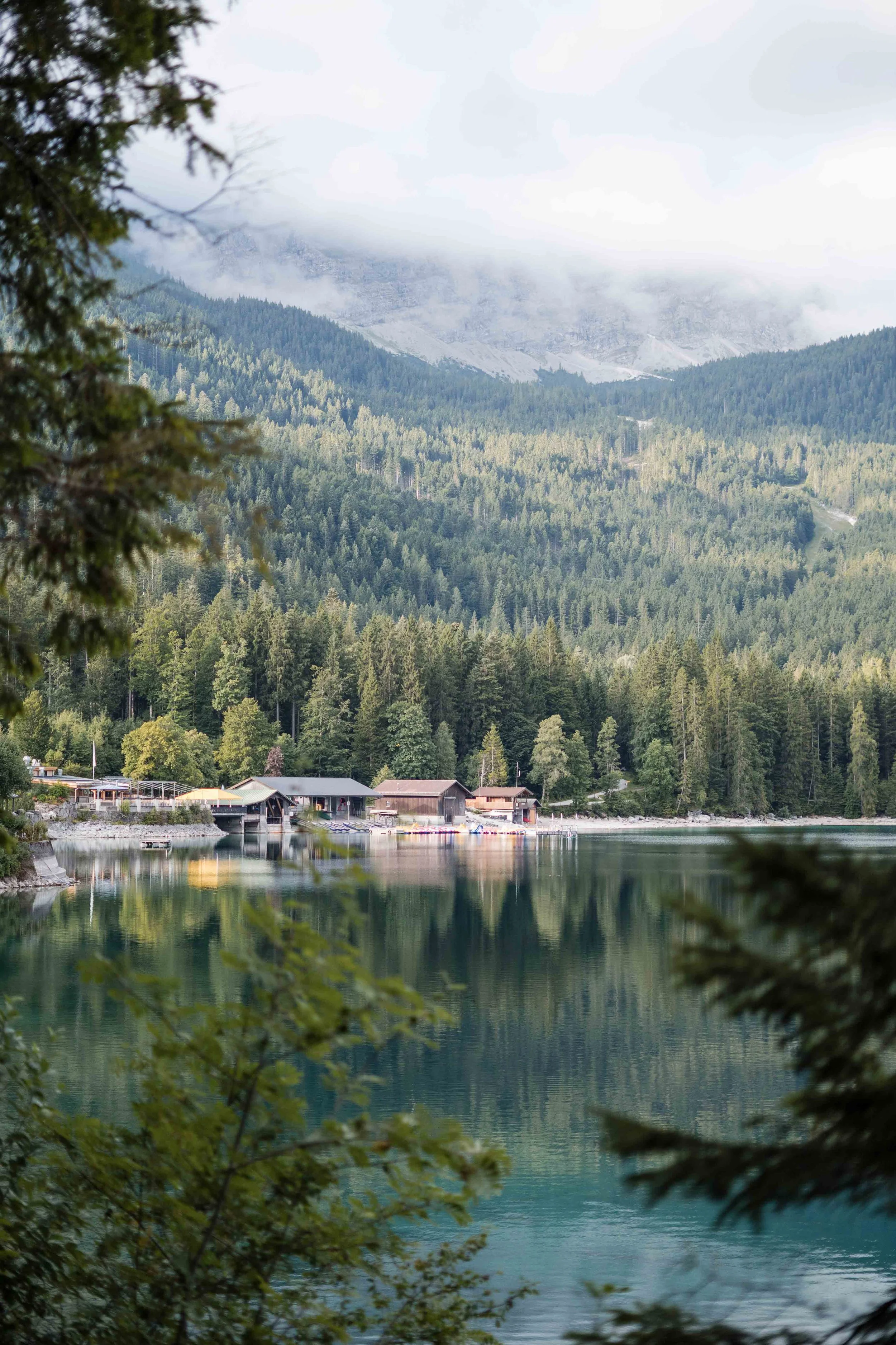 Freie Trauung am Eibsee am Morgen – emotionale Hochzeitsreportage