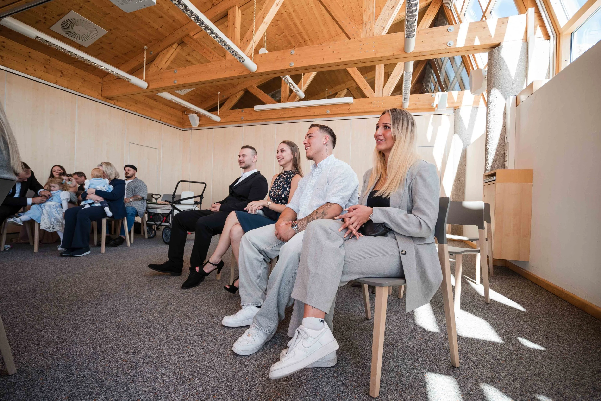 Brautpaar bei der standesamtlichen Trauung auf der Zugspitze
