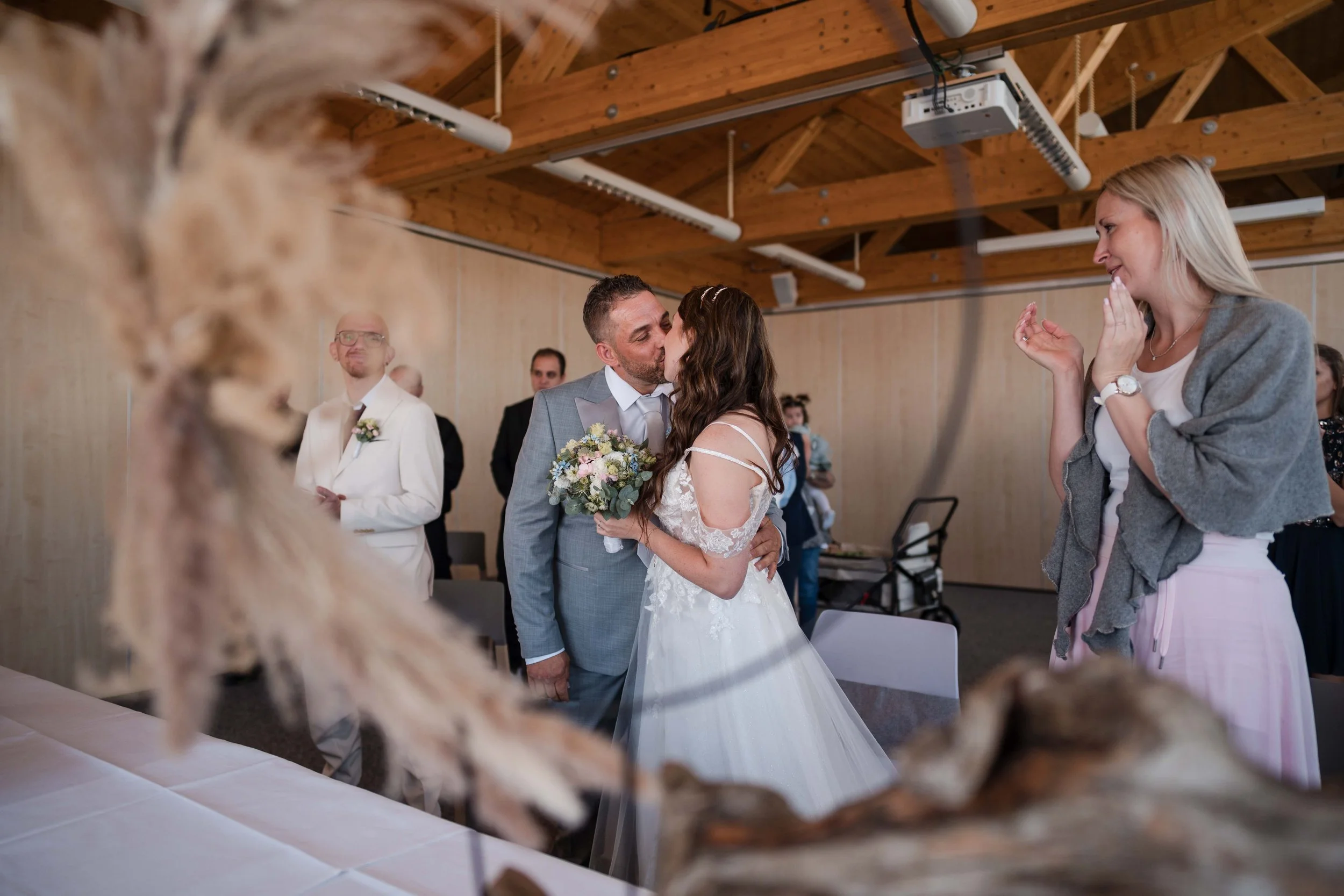 Brautpaar bei der standesamtlichen Trauung auf der Zugspitze