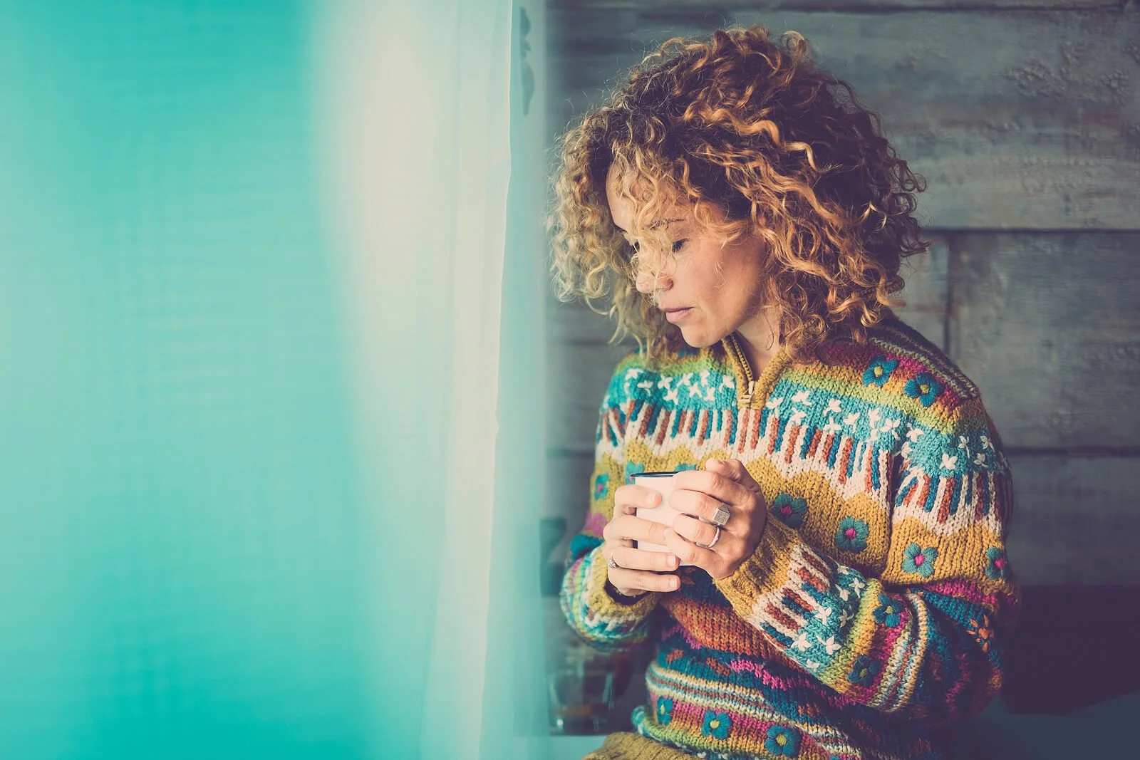 A woman holds a mug and gazes inward, embodying the quiet self-reflection that psychoanalysis in Washington, DC cultivates. A psychoanalytic therapist in Washington, DC creates space for this kind of honest reflection.