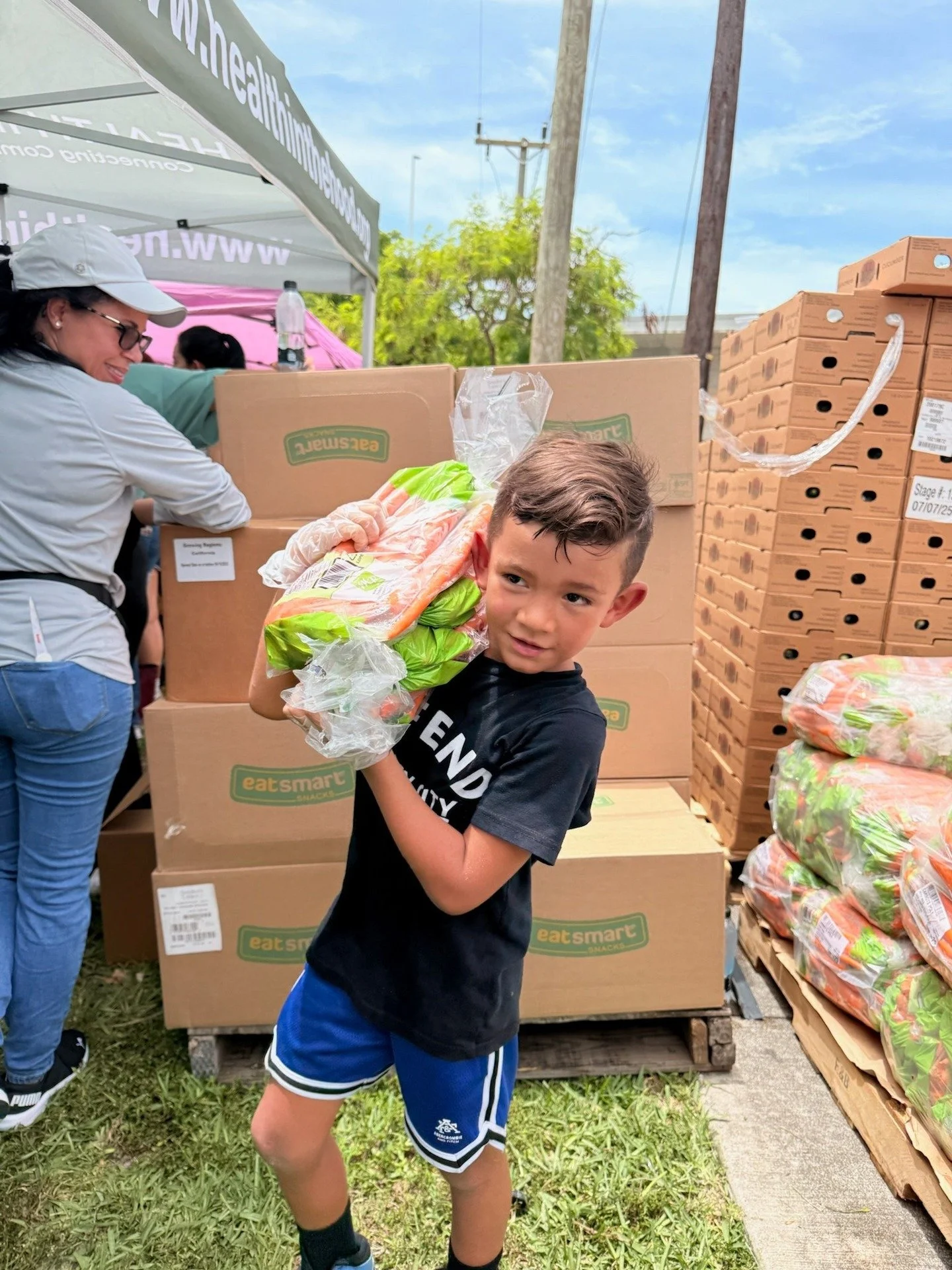 We&rsquo;re heading back to Overtown on Saturday, Oct. 18th! 🍎
Every month, we come together to hand out fresh produce, grocery staples, hygiene kits, and medical checks to support hundreds of local families, and we couldn&rsquo;t do it without our 