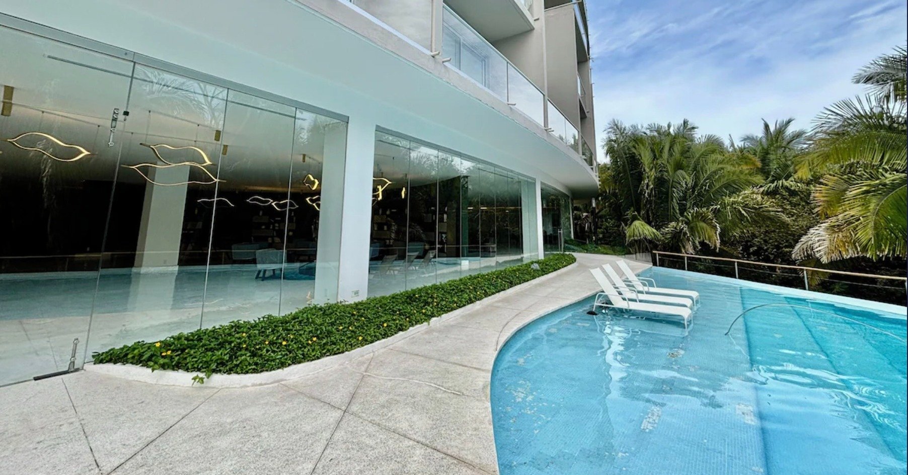 𝐉𝐮𝐬𝐭 𝐁𝐨𝐨𝐤𝐞𝐝! 🌞

One lovely couple is headed to beautiful Bucer&iacute;as for two full weeks of sun, sand, and seaside charm this winter! 🇲🇽

They'll be staying in the perfect apartment featuring:
Private balcony with stunning views
Prime