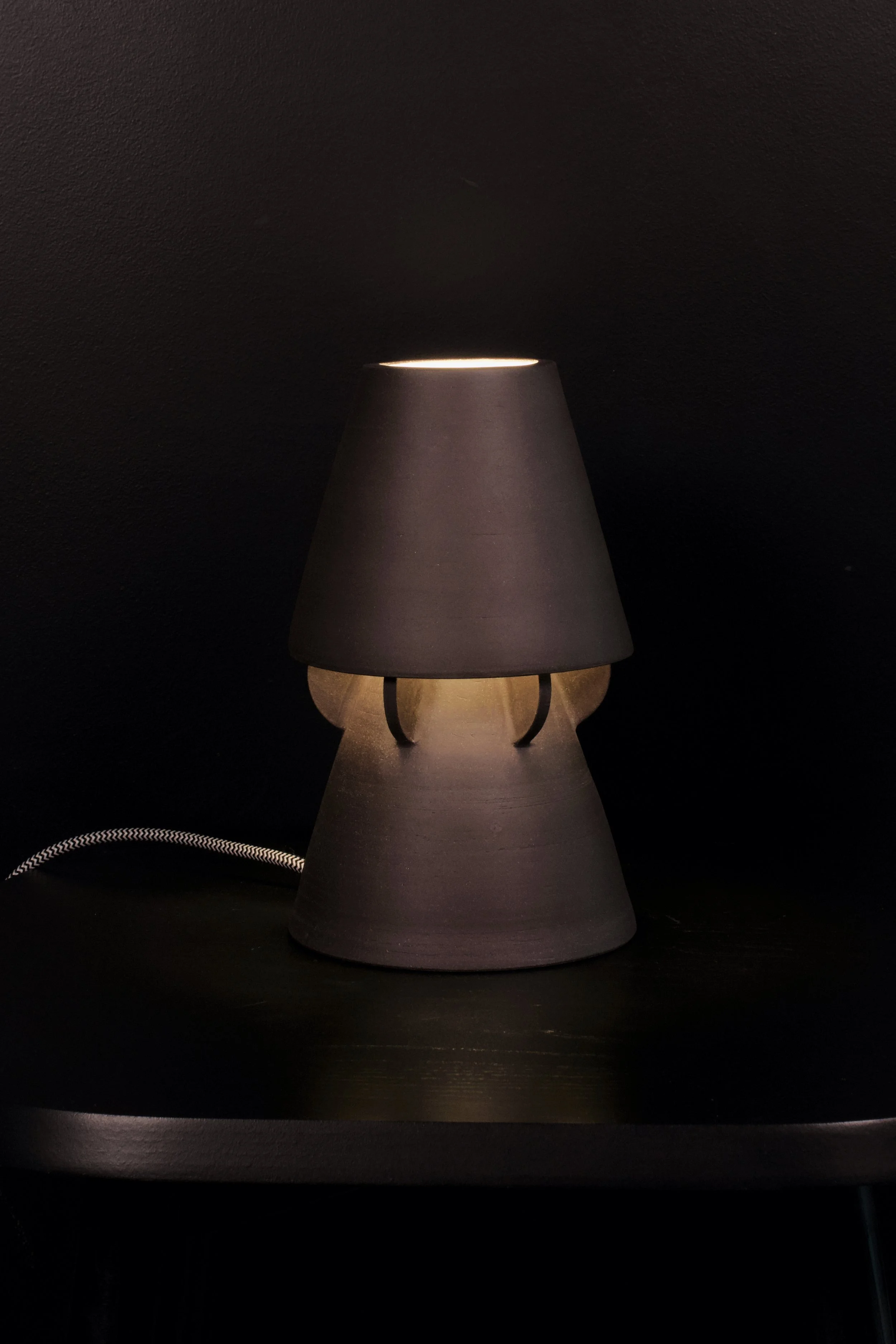 Elaine Fortin_lampe funghi_Grès café.jpeg