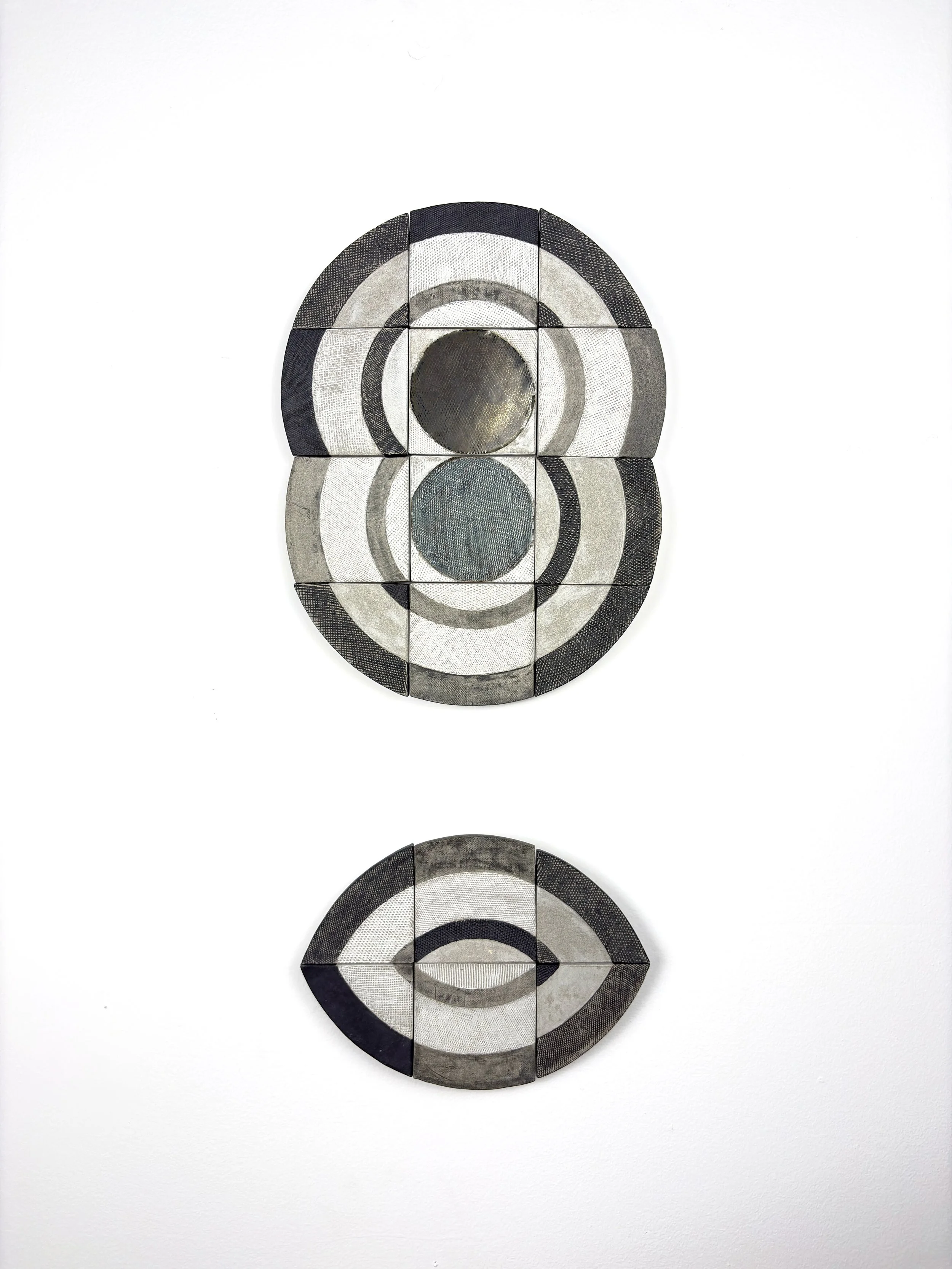 MUTATION  ____
Grès granite, sous-glaçure et glaçure, support en MDF peint.
66 cm x 28 cm (26’’ x 11’’)
