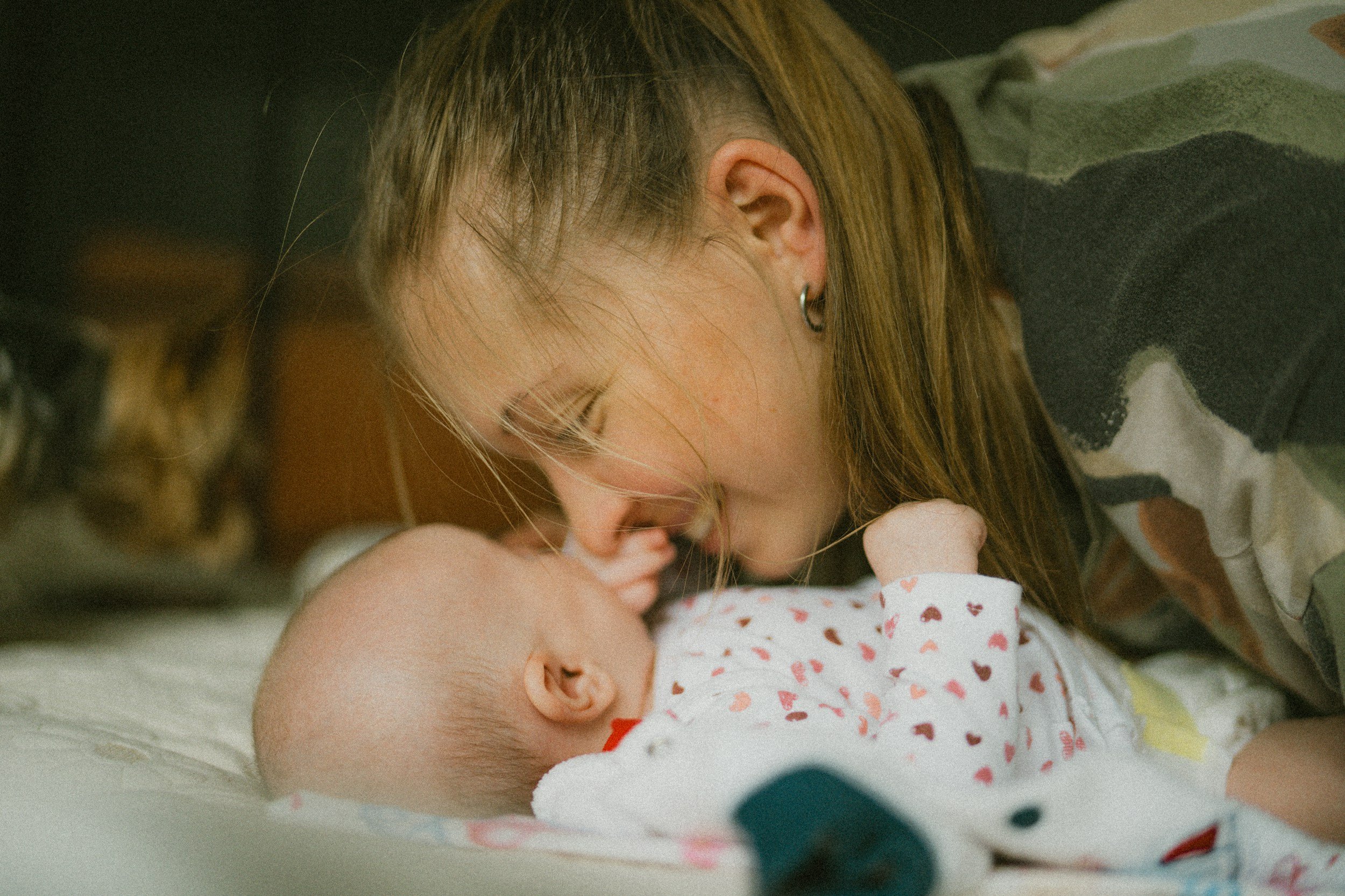Mother nose to nose with her baby, smiling and practicing co-regulation.