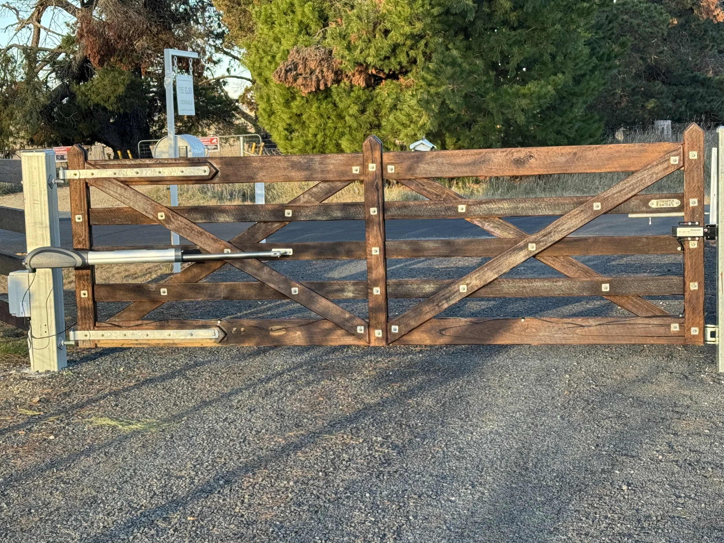 Closed back view of gate.JPG