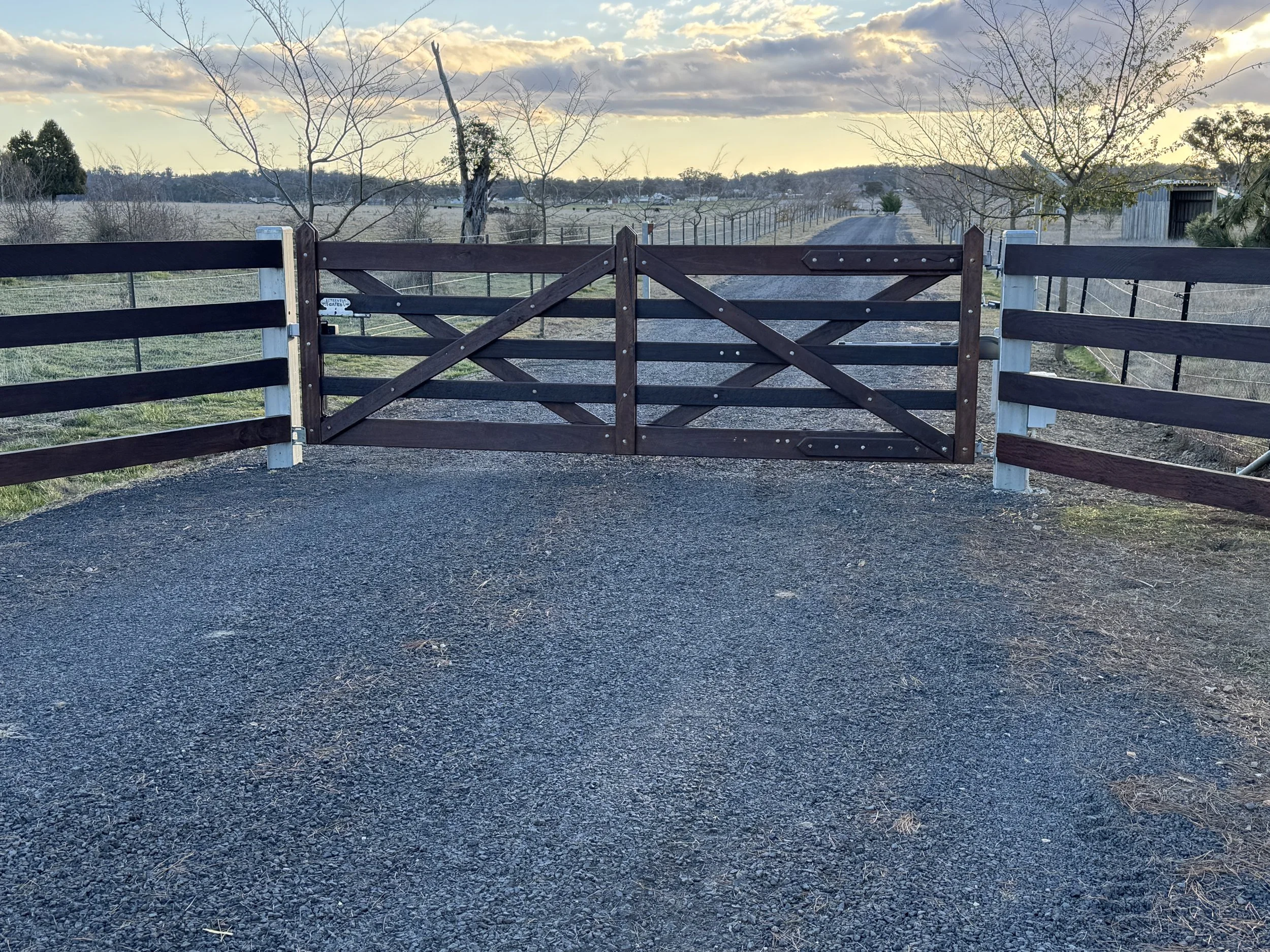 Front veiw of gate.JPG