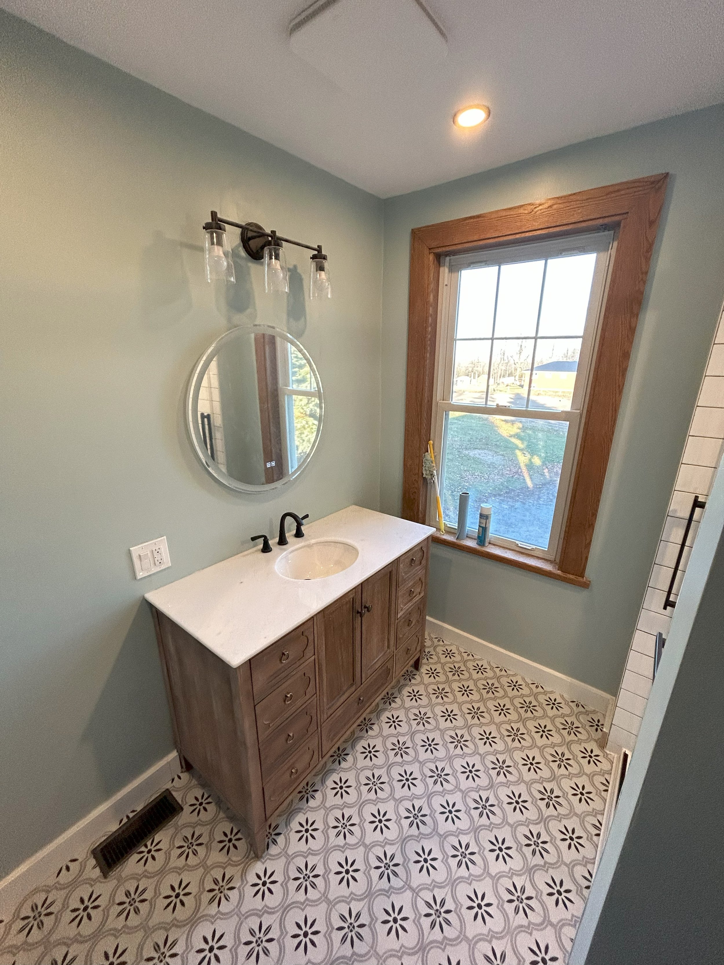 travis and bree bathroom 2.jpg