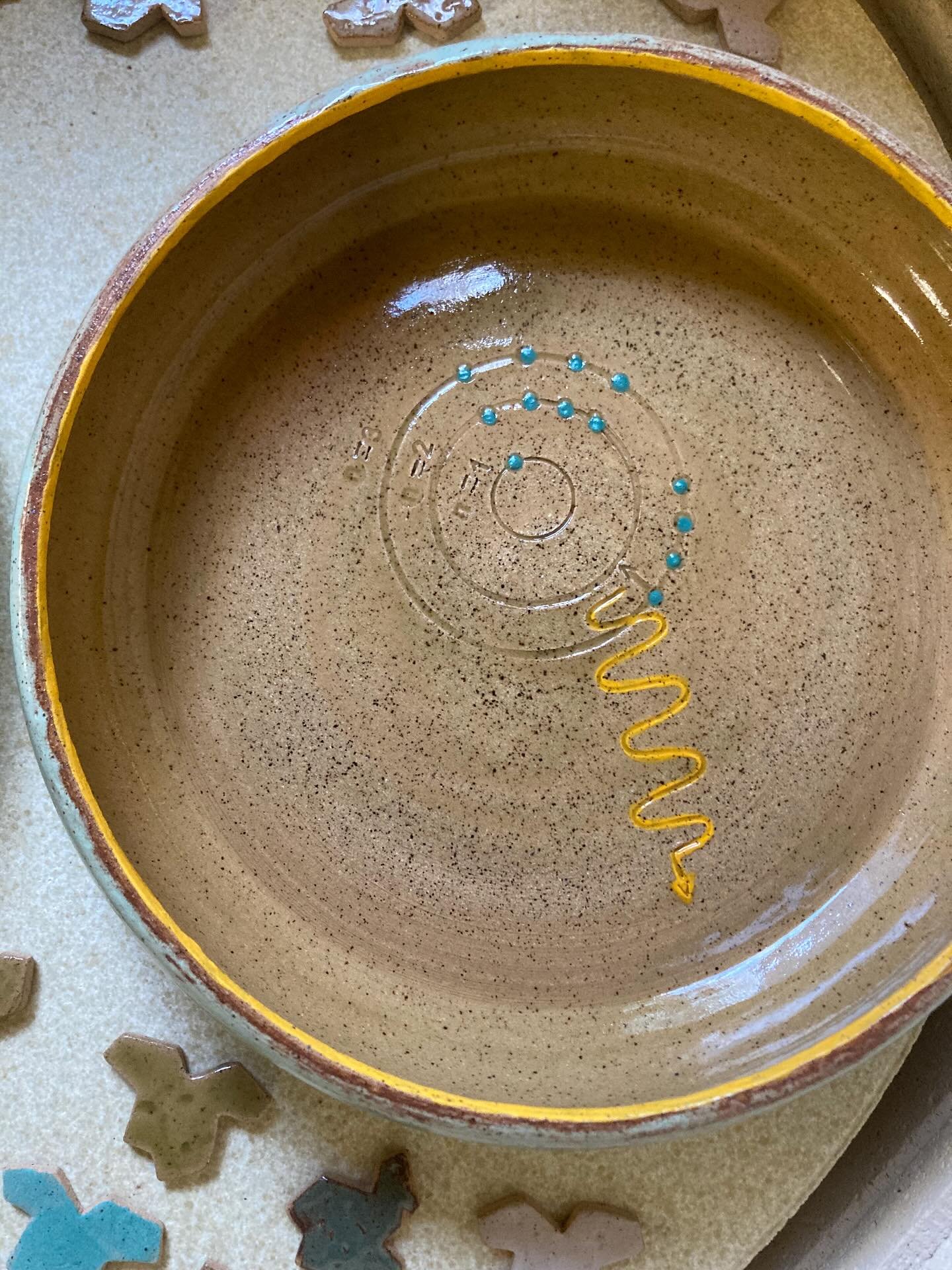 amO&rsquo; : an electron in an atom makes a quantum leap that unfolds as a coherent evolution, continuously in superposition, sometimes releasing a photon.  I&rsquo;d love to see you at the @clayfestivaldc this Sunday 9/21/25