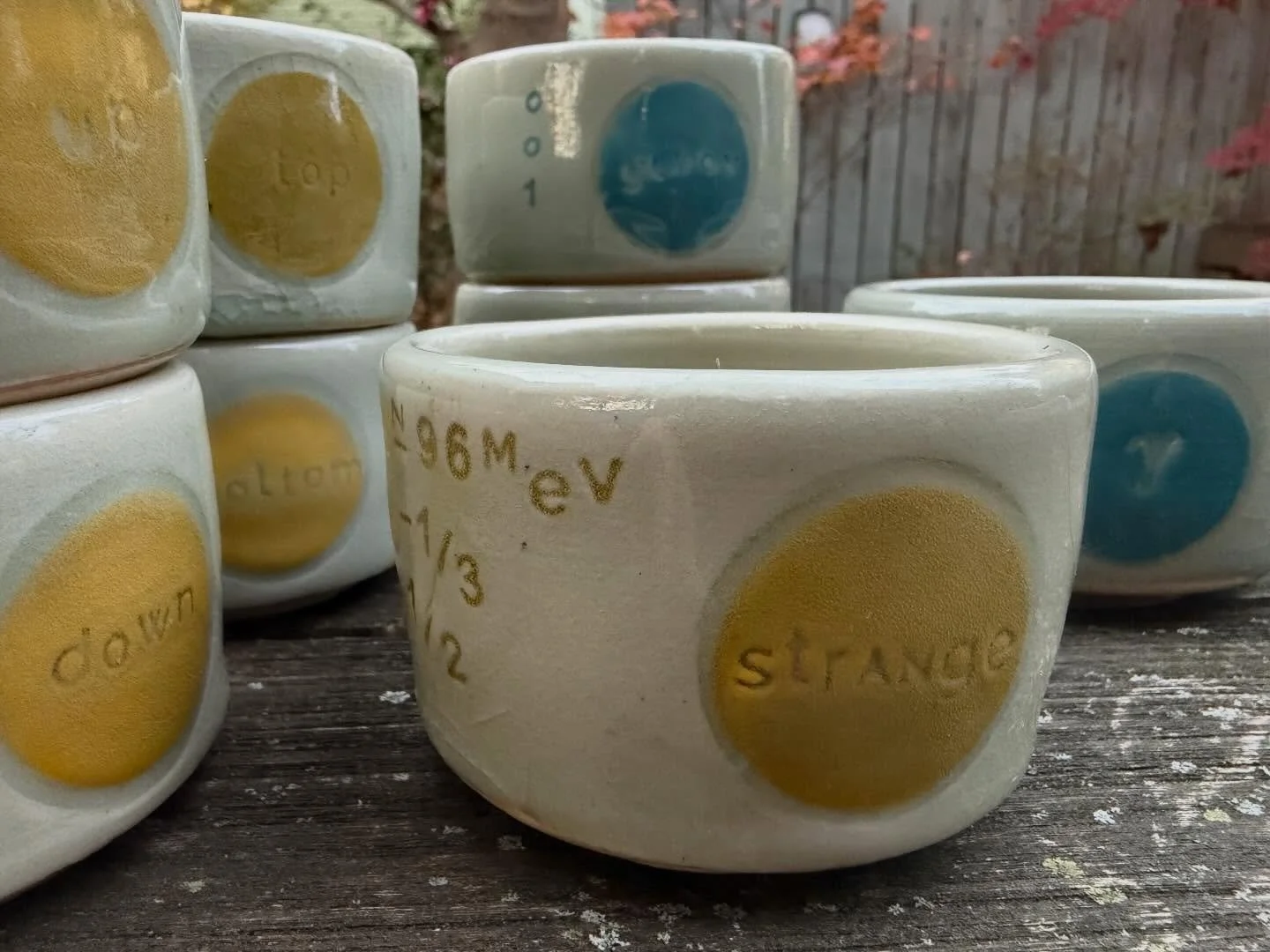 amO&rsquo; : quarks are my friends : strange, charm, top, bottom, up, down held together by gluons carrying the strong force : mass, charge and spin bind us together and fling us apart