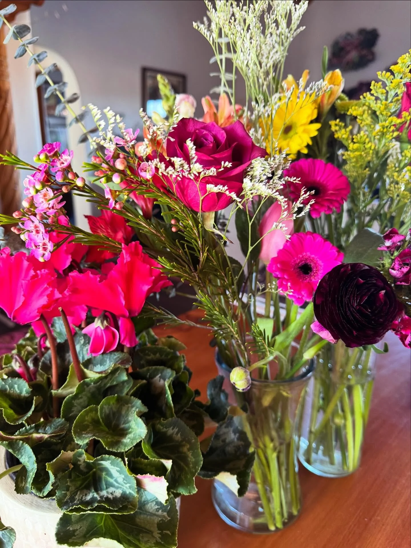 I can&rsquo;t resist doing a post of the beautiful flowers that friends brought to the opening, and my pink polkadot nails that my amazing daughter did for me the night before. I never get my nails done because my hands are always in paint, but these