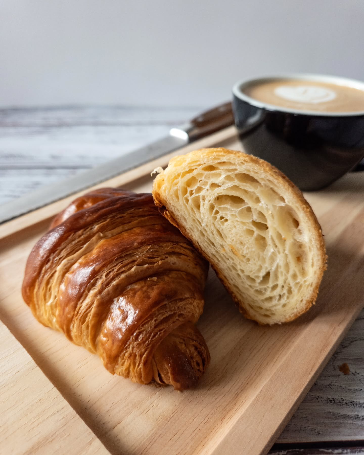 Saturday break ☕🥐

#coffeeandcroissants #croissants #croissant🥐 #croissantlover #snacktime #coffeetime #frenchpastry #homemadecroissants #gipfeli #croissantcrumb #viennoiserie #foodie #baking #einfachbacken #backenmachtspass #zurichbaker #petrsbake