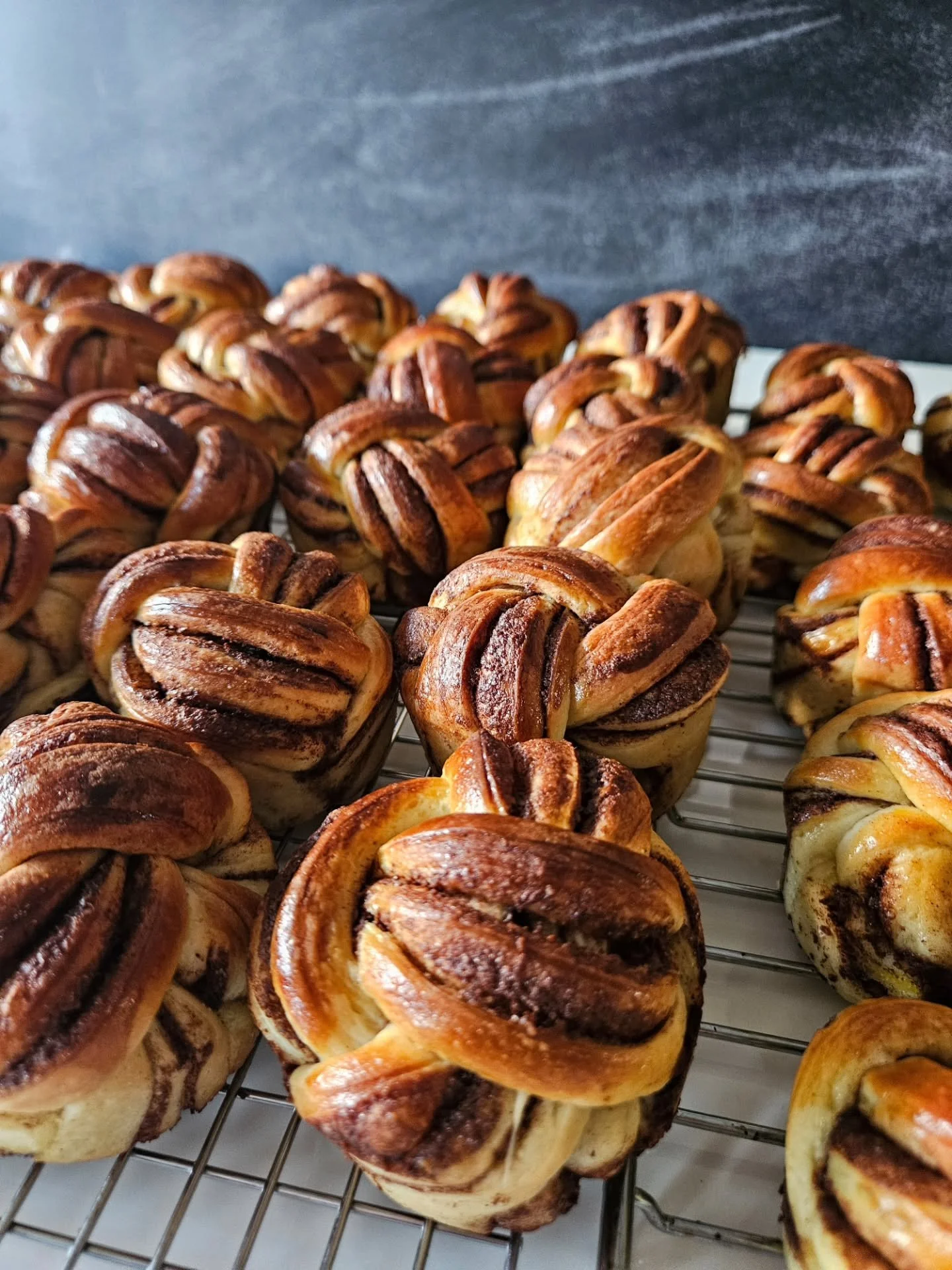 Buns, buns, buns. In last 4-5 weeks I made around 400 cinnamon buns. I wonder how much it will be by end of the year 🤔 one thing for sure, with time and practice you become more and more efficient which automatically allows you to do more in shorter