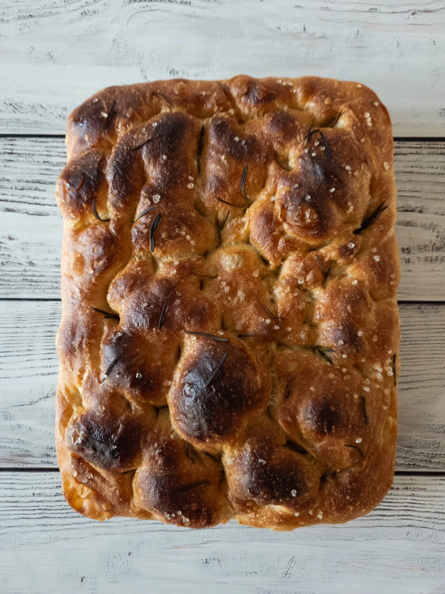 Focaccia Classic - simple Italian bread with salt and fresh rosemary. It's crisp outside, soft inside. Good for any occasion. This one is 820g with 85% dough hydration.

#focaccia #focacciabread #focacciawithrosemary #breadbaking #italianbread #loafo