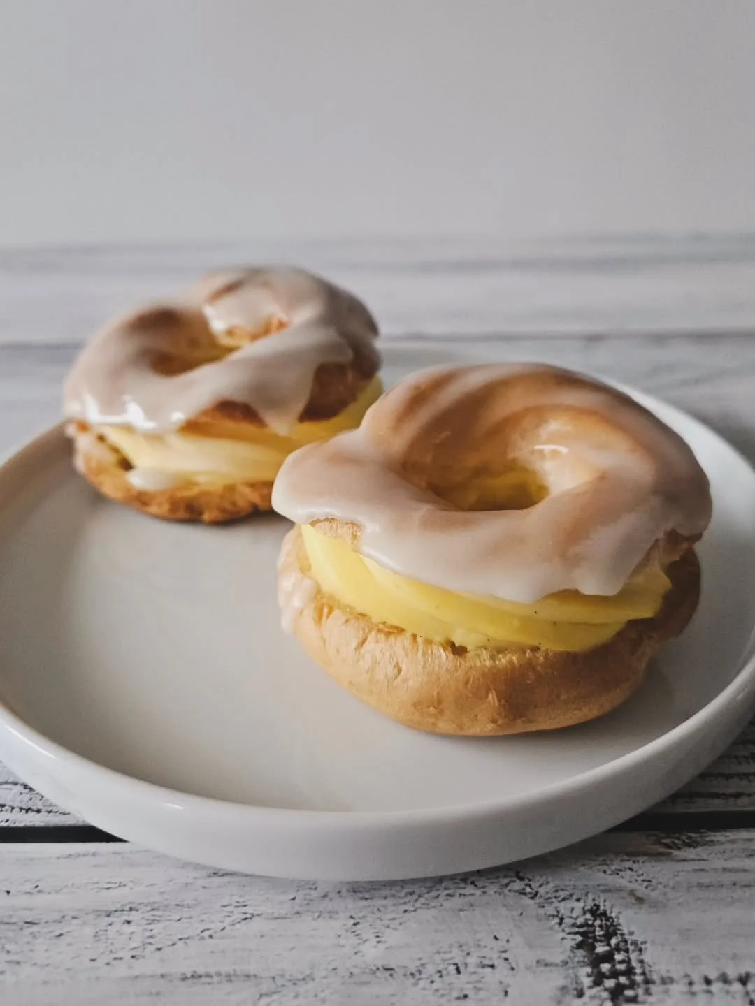 Věneček (little wreath) - another classic Czech dessert probably inspired by Paris Brest. It's a simple choux pastry filled with pastry cream or vanilla pudding. The top is decorated with sticky sugar glaze. I added a lemon flavor to it. Sometimes it