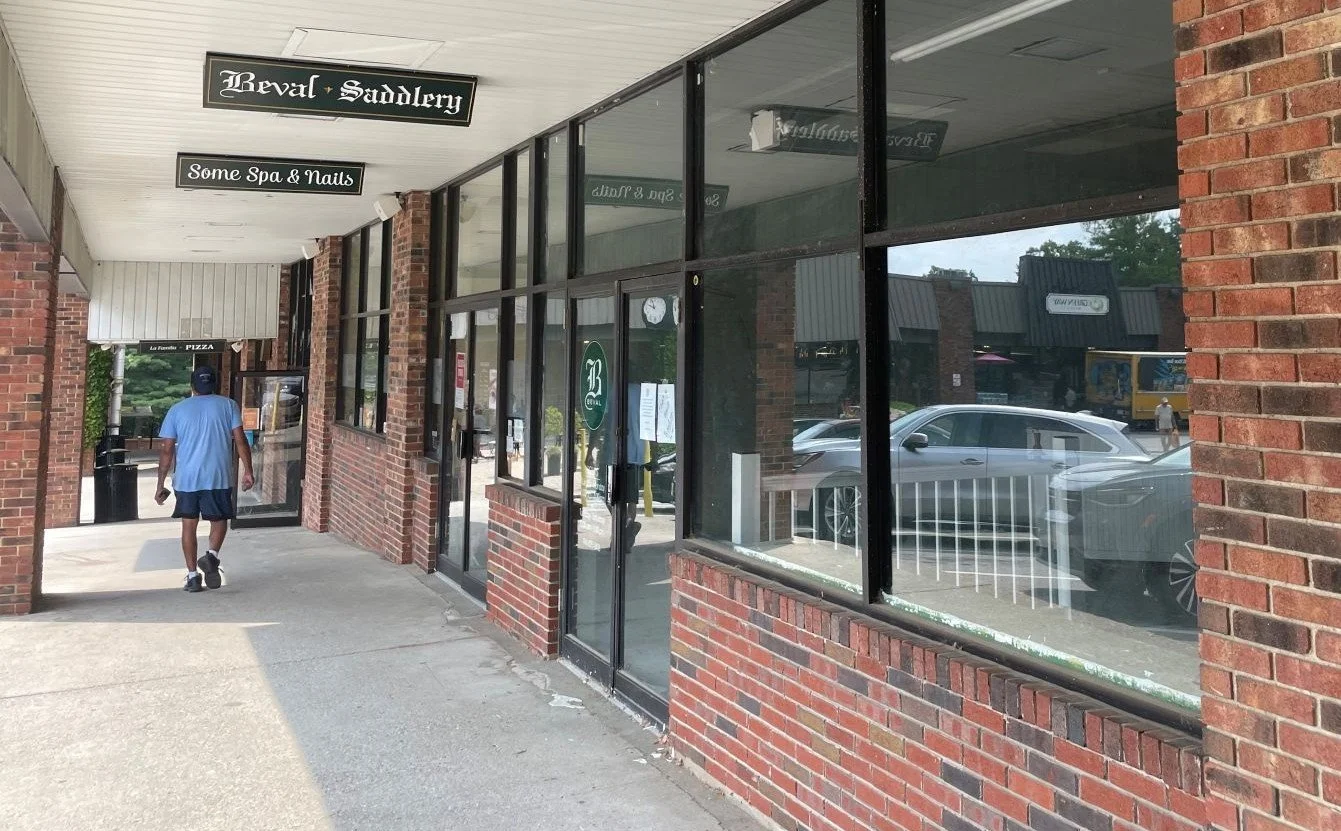 1,150 SF - 20 N Salem Rd Cross River Orchard Square Shopping Ctr Retail Store For Rent - Admiral RE 3