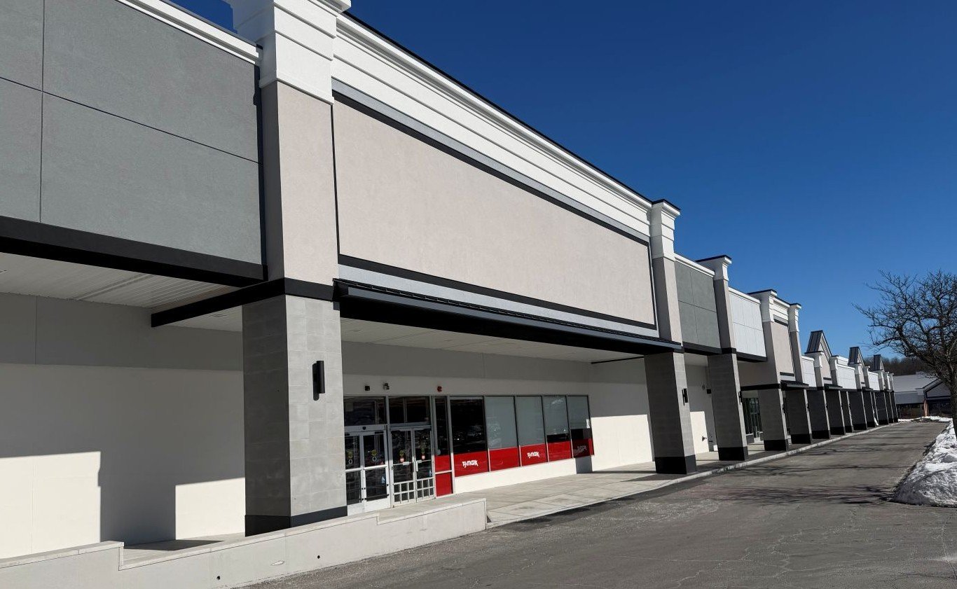 26,074 SF - 10 Triangle Center Yorktown Junior Anchor Store Space for Rent