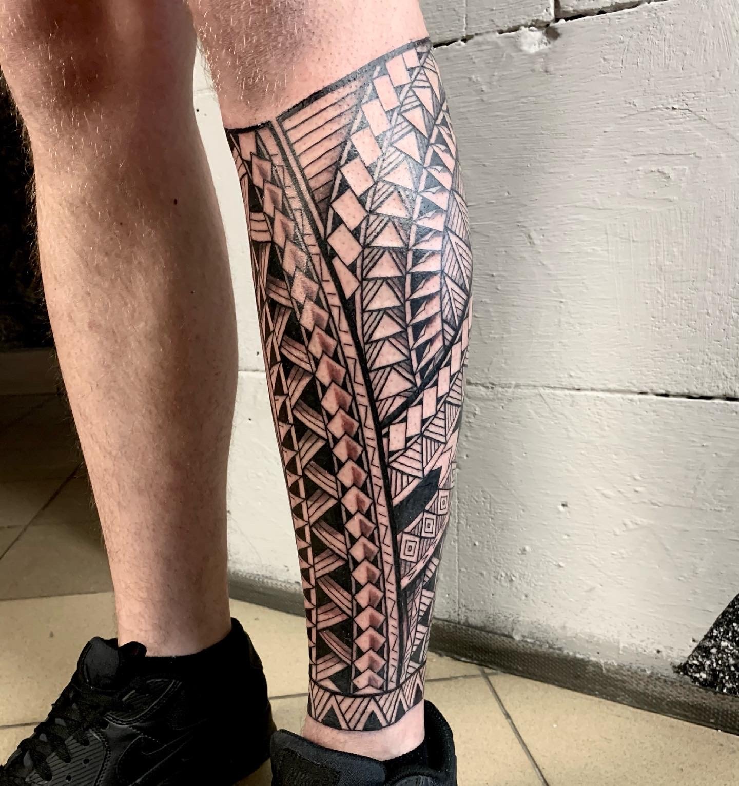 maori leg tattoo