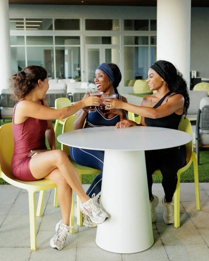 A wellness bar for EVERY BODY (all body shapes and fitness levels) and EVERYBODY (men and women) 💪

If you have a body, come move it with us on June 13 at our next pop-up. We can&rsquo;t wait to meet you at the barre 💙
Click the link in our bio.

#